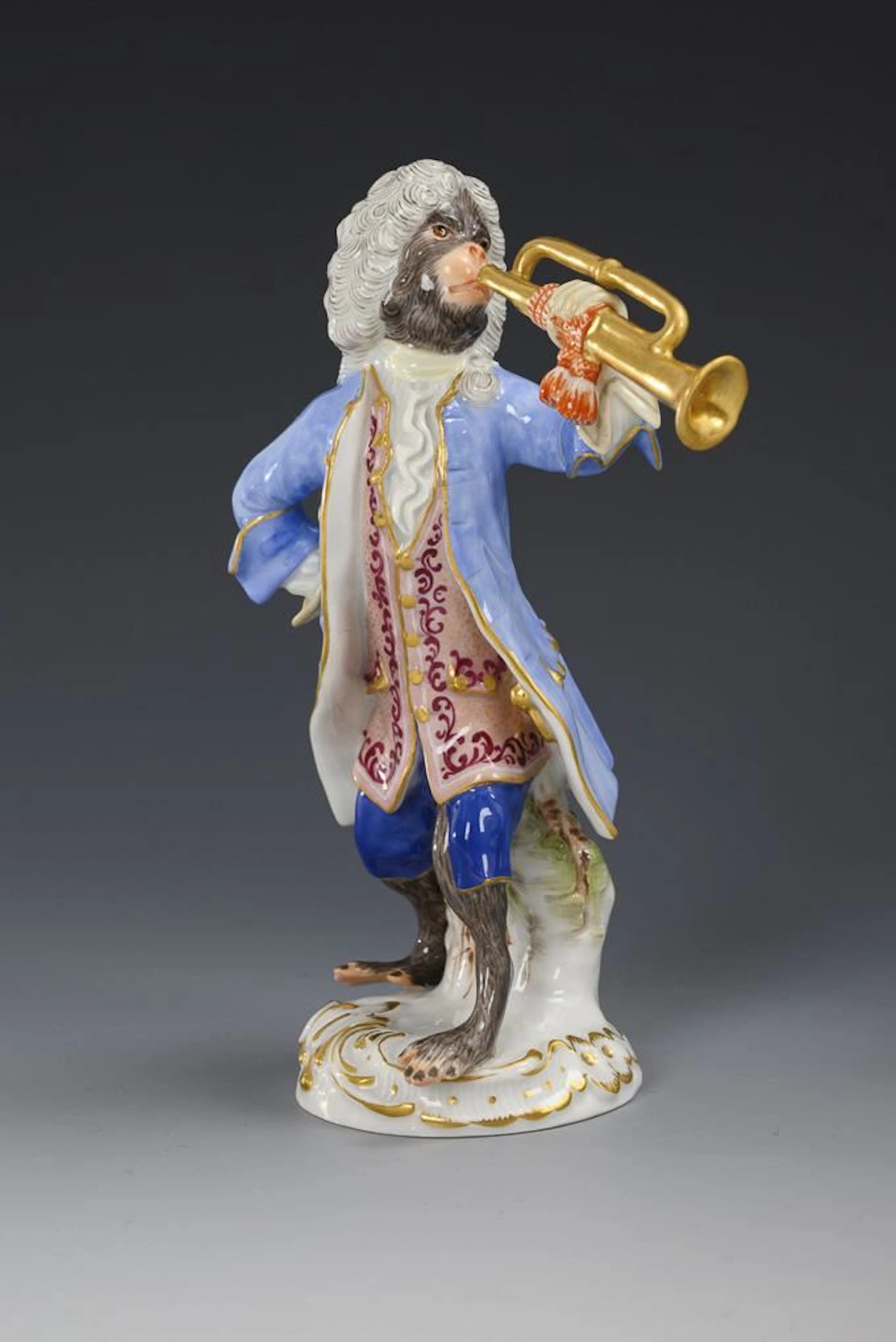 Monkey as a Trumpeter. Meissen.