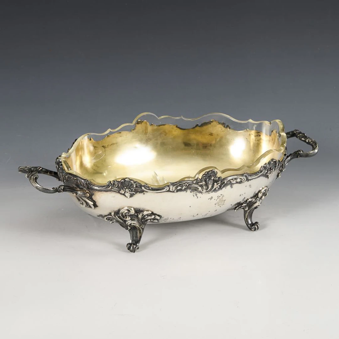 Oval table dish with glass insert. Bruckmann & Söhne, Heilbronn.