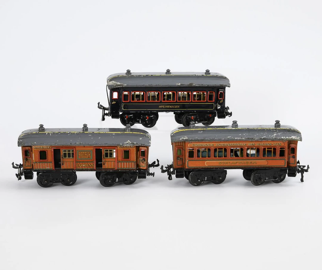 3 vintage railroad cars, 0 gauge. Bing Brothers, Nuremberg.