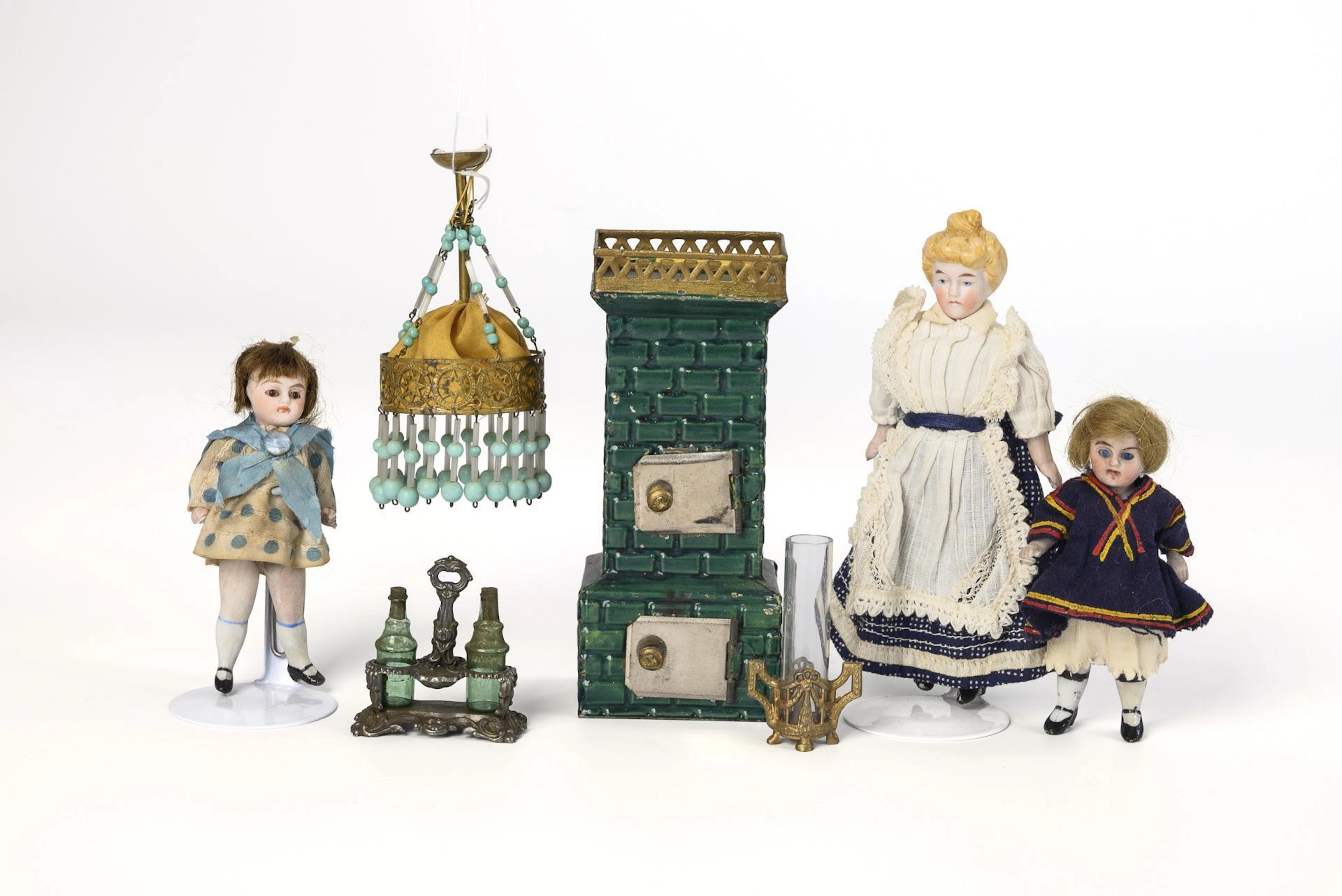 3 dolls, tin oven and accessories for the doll's house.