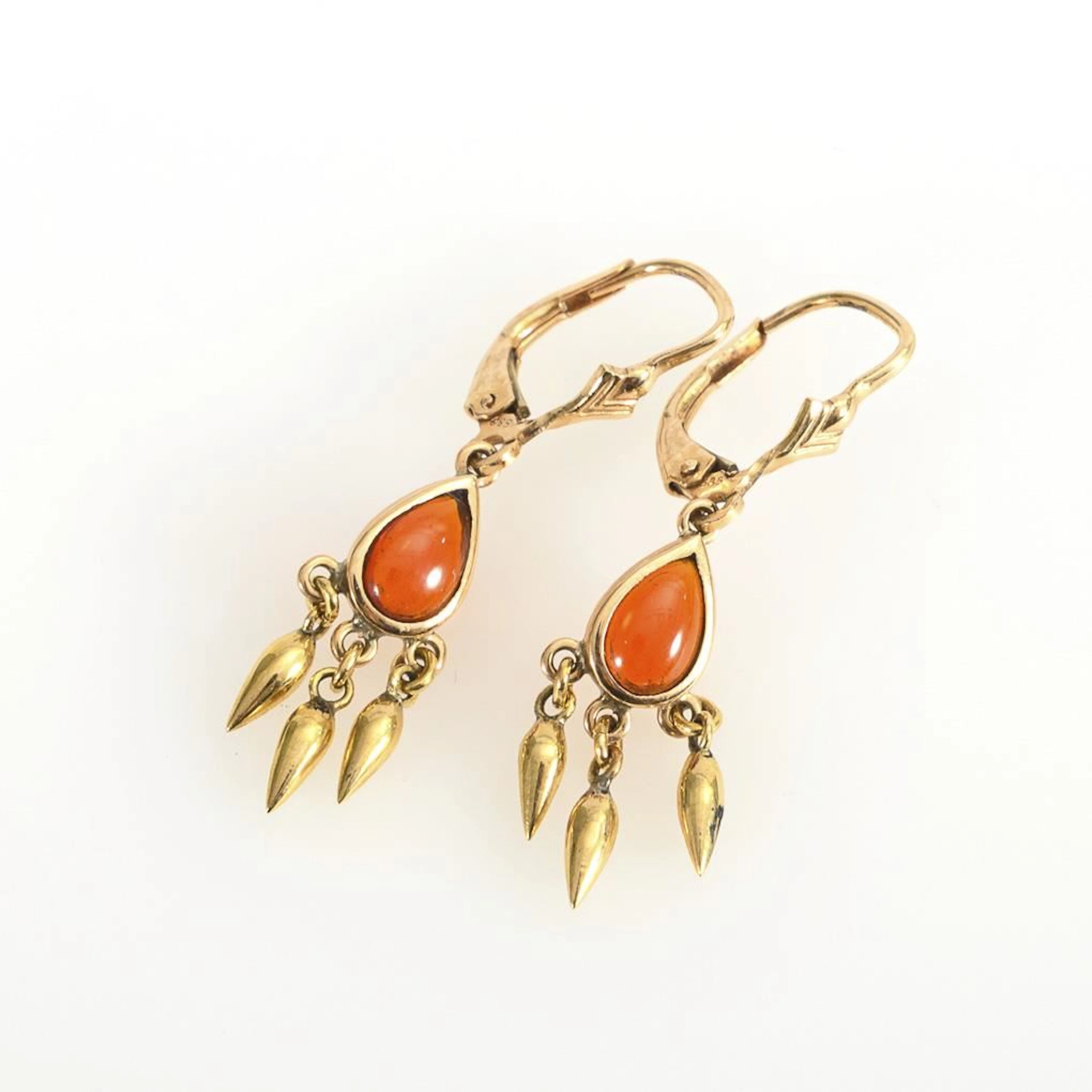 Dangle earrings with fire opals.