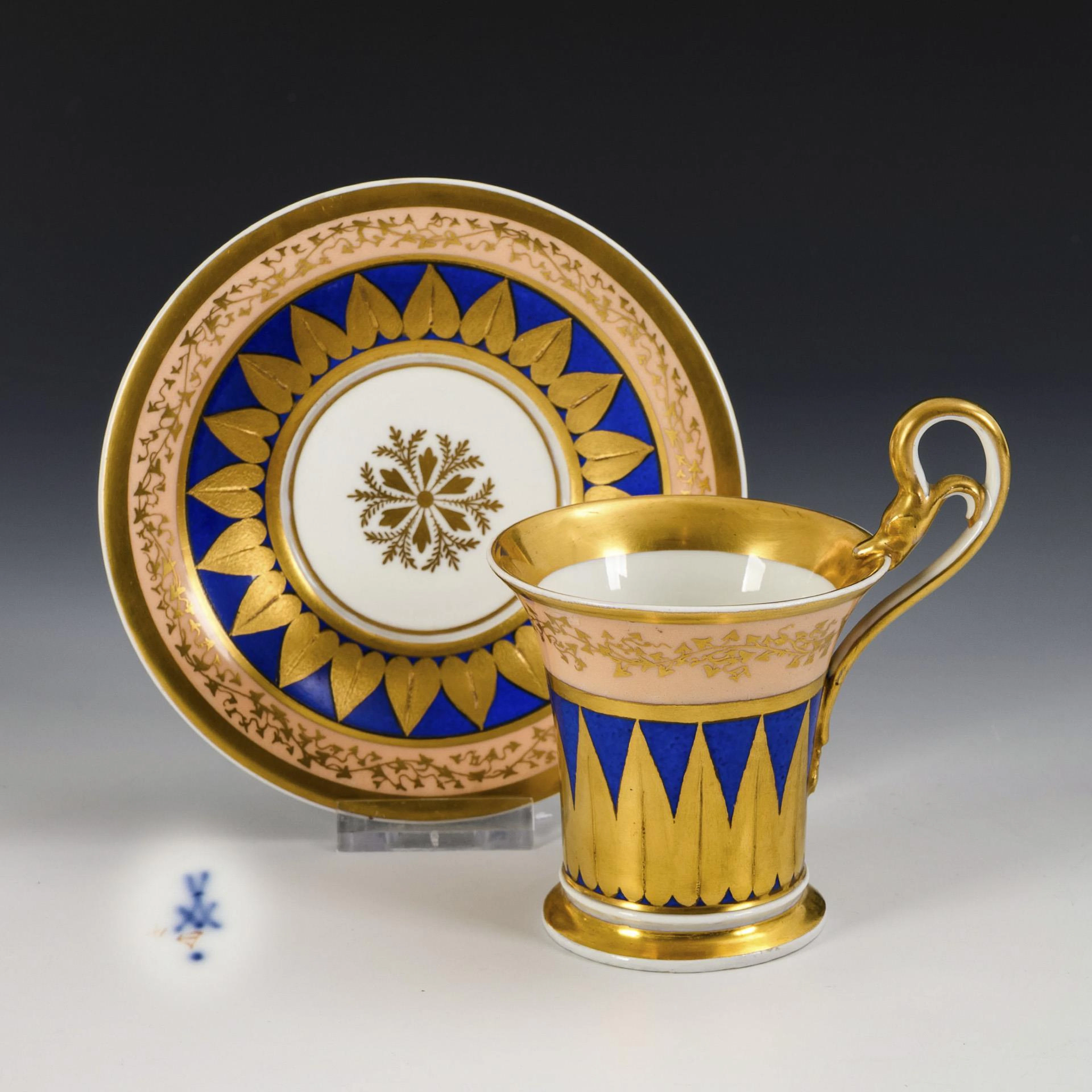 Biedermeier vitrine cup. Meissen.