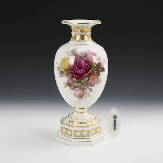 Art Nouveau vase with soft-painting. KPM Berlin.