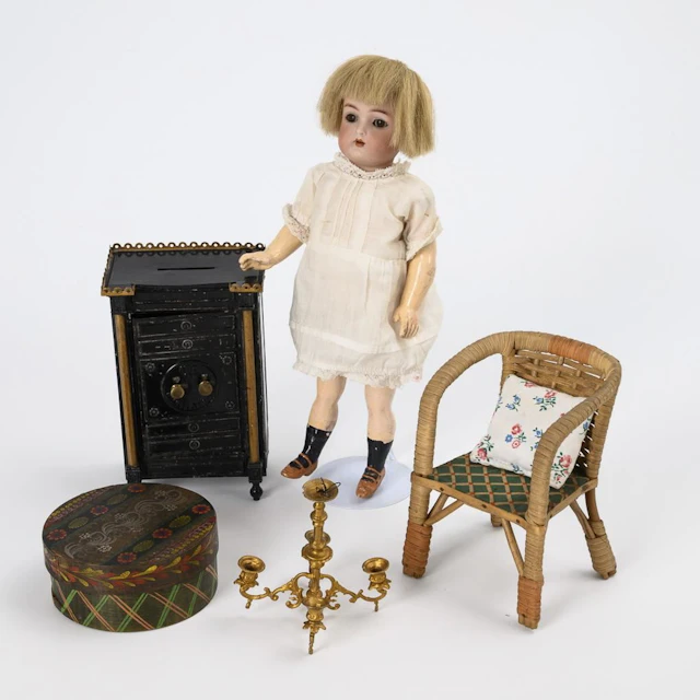 Small walking doll and 4 accessories.