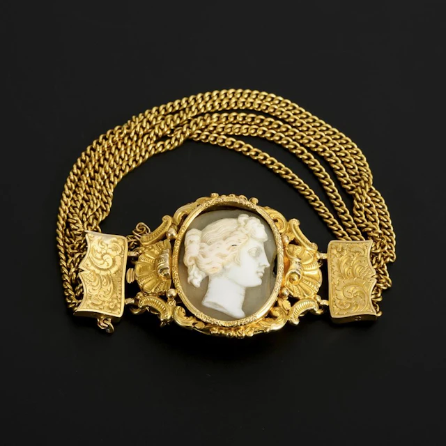 Vintage bracelet with an antique-style shell cameo.