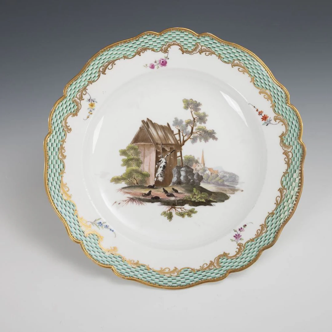 Baroque plate with cat motif. Meissen.