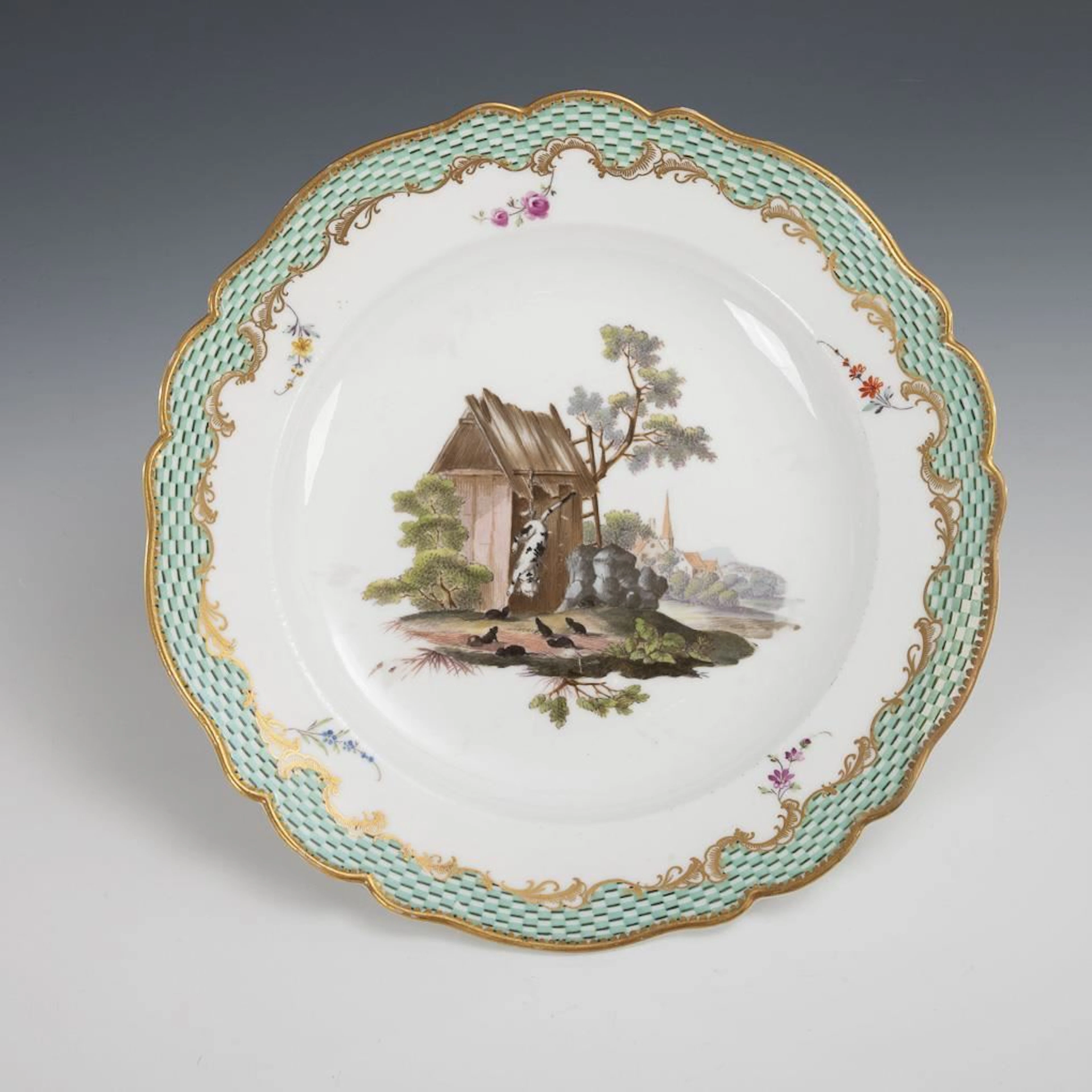 Baroque plate with cat motif. Meissen.