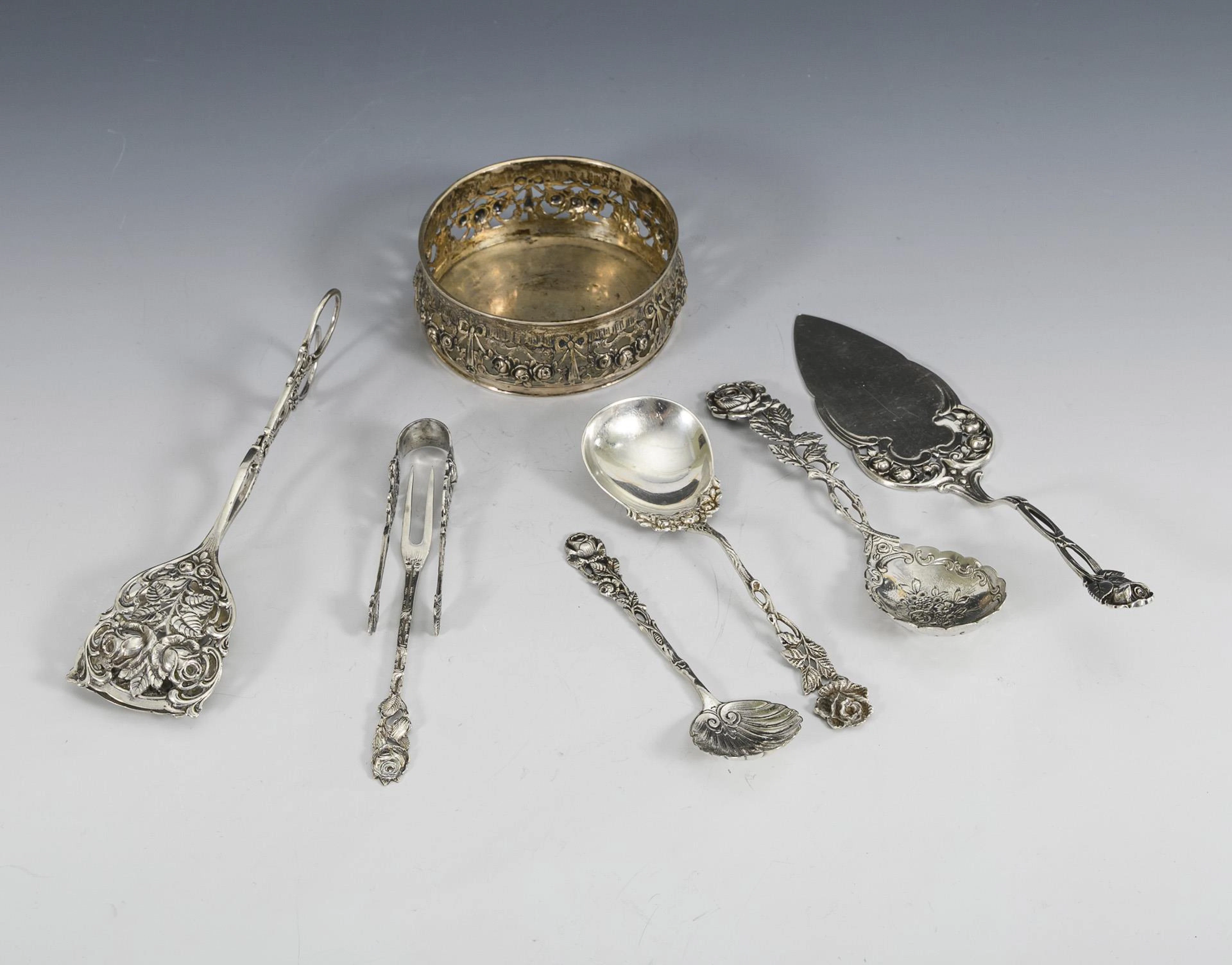 8-piece silver set with Hildesheim rose.