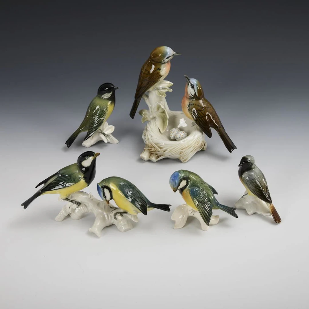 3 birds and 2 groups of birds. ENS.