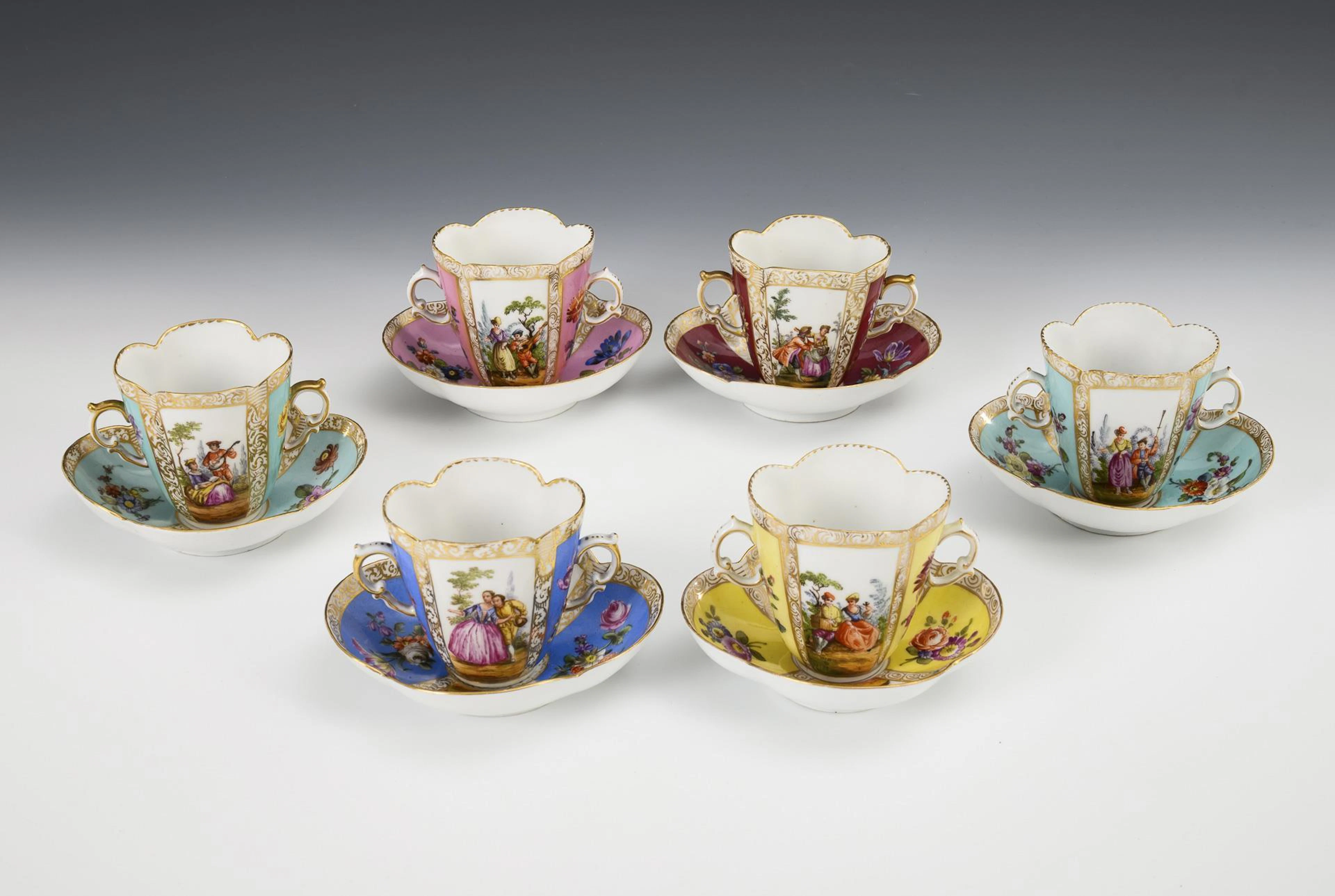 6 quatrefoil cups with quatrefoil painting. Helena Wolfsohn.