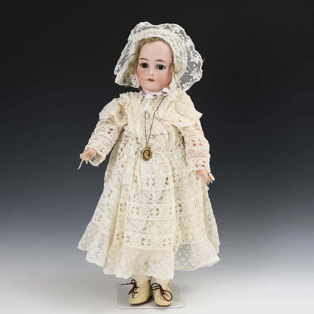 Blonde porcelain girl with a head. Kämmer & Reinhardt.