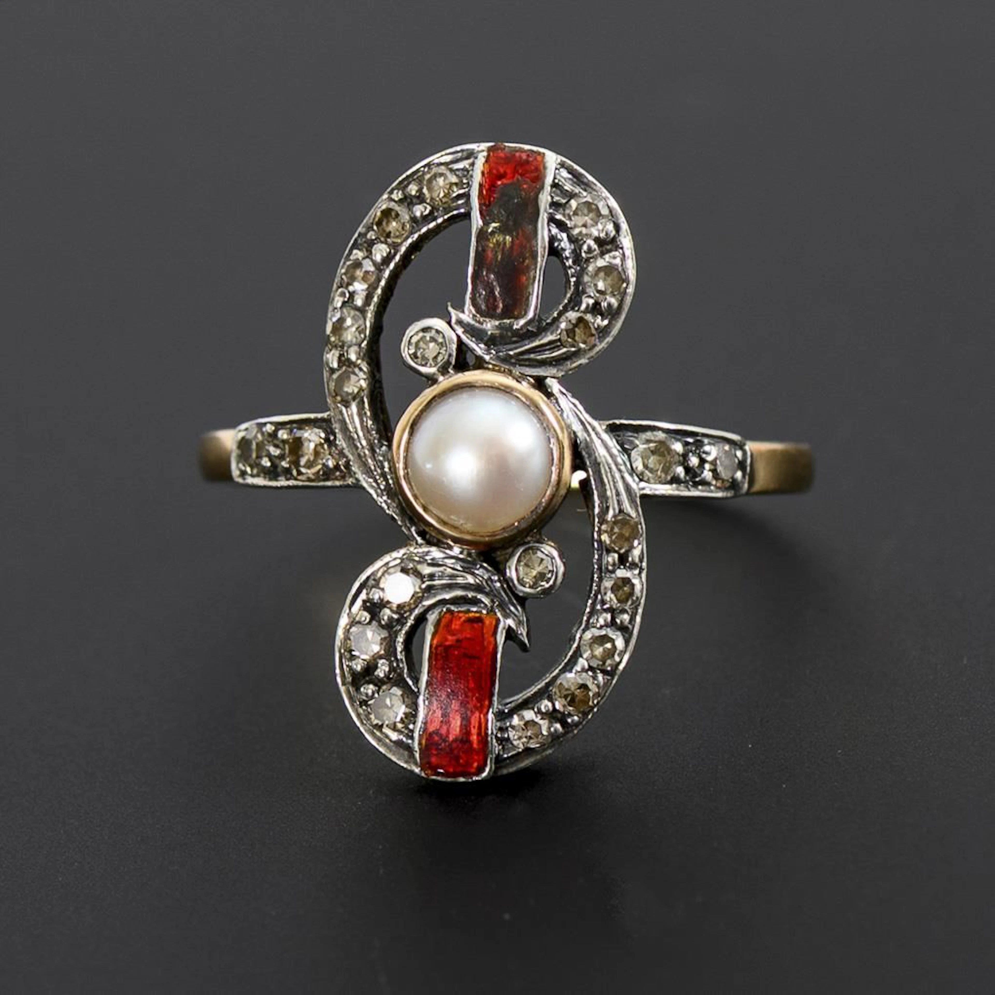 Art Nouveau ring with pearl and enamel.
