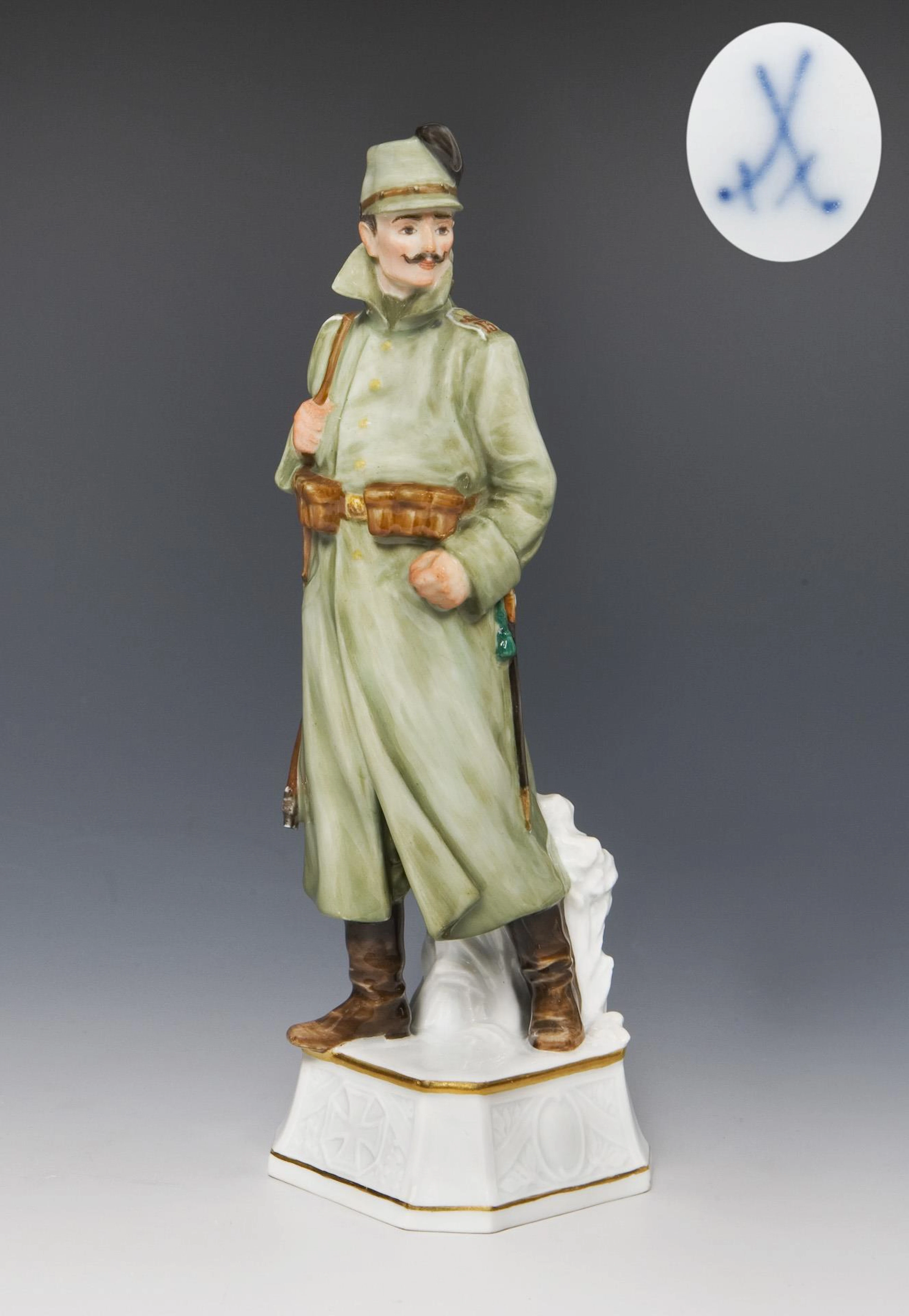 Rare Art Nouveau figurine: soldier-hunter on post. Meissen.