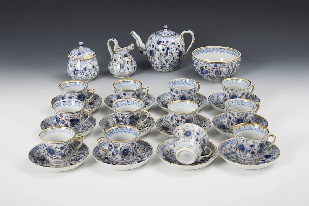 Bird-Pattern Tea Set. Schney.