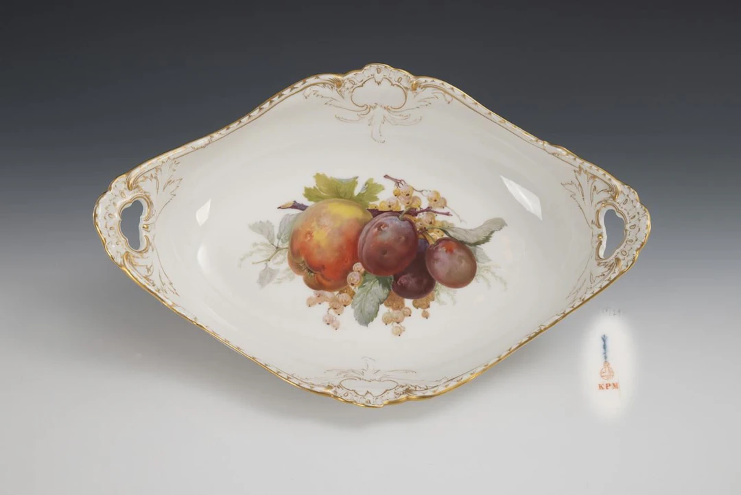 Bowl with soft-painting. KPM Berlin.