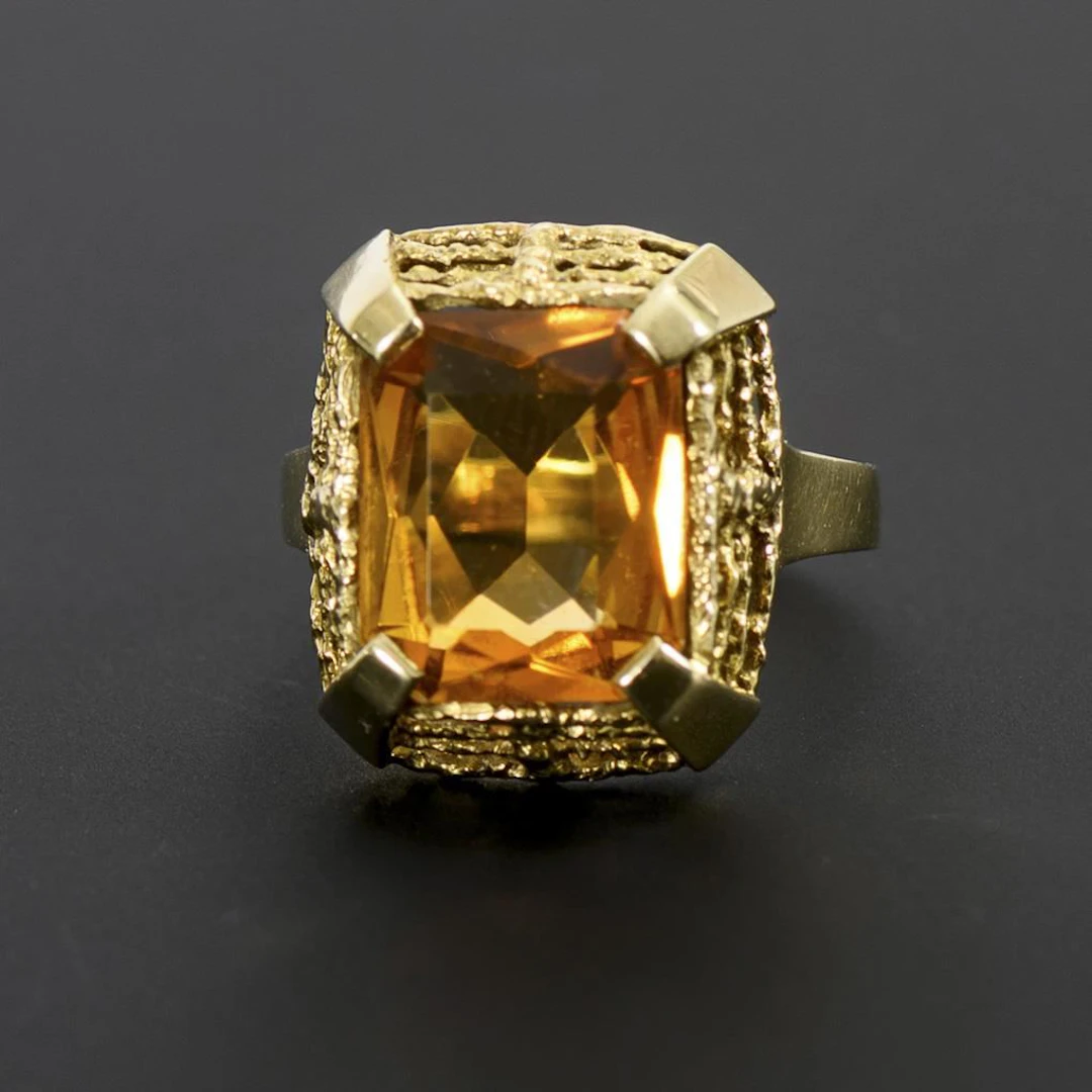 Vintage ring with citrine.