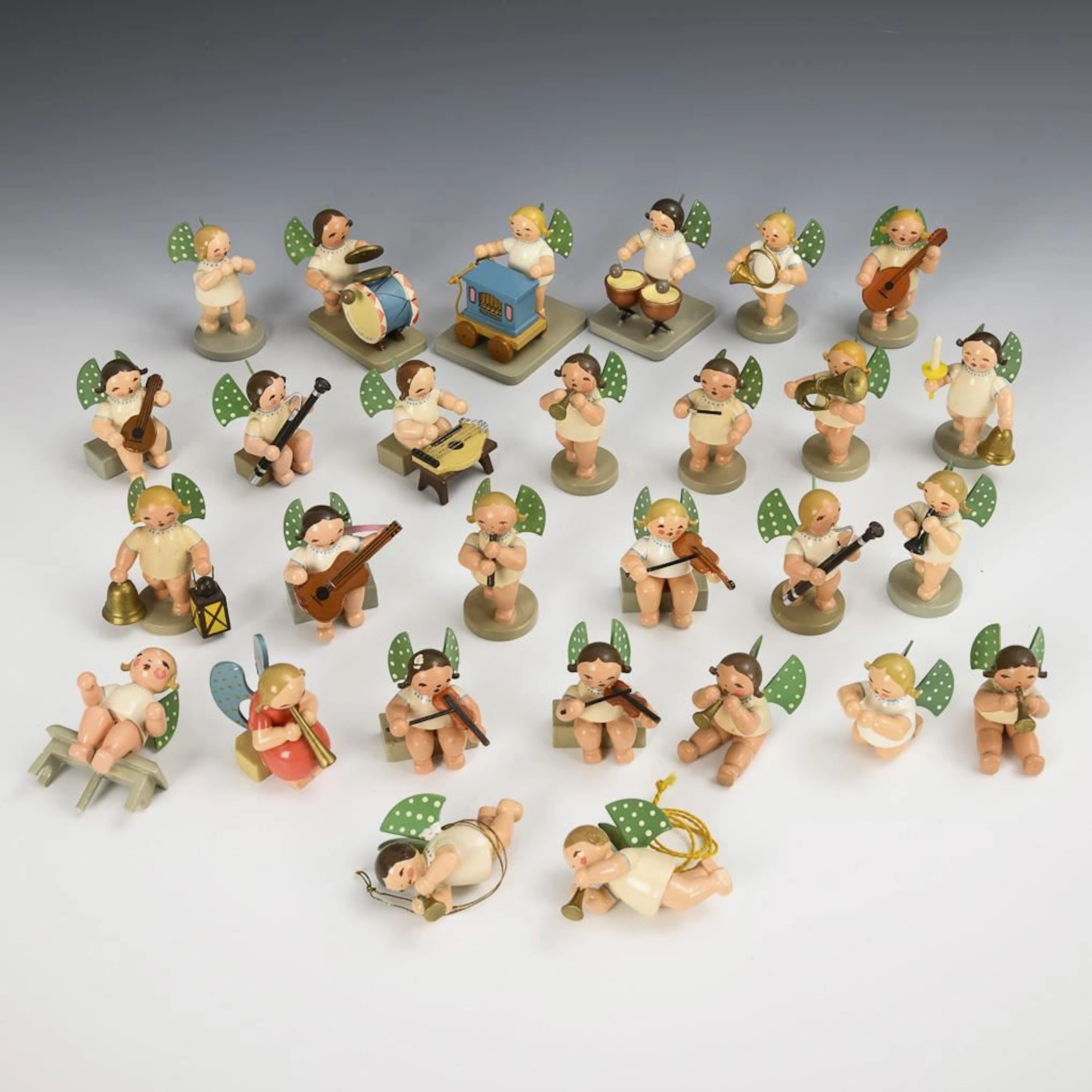 A group of little angels playing music. Wendt & Kühn.