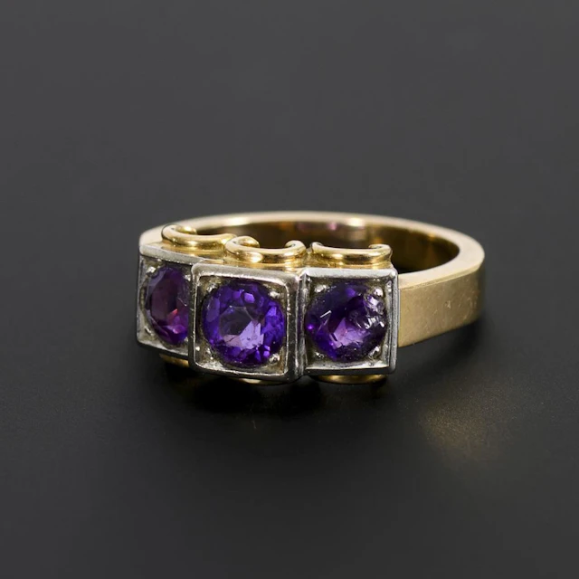Art Deco ring with amethyst trilogy.