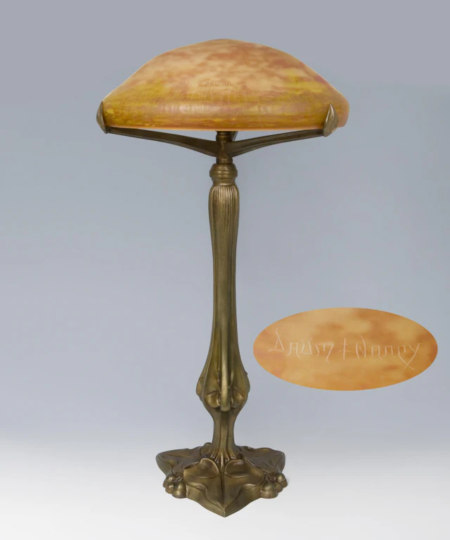 Large Art Nouveau table lamp. Daum Fréres & Louis Majorelle, Nancy.