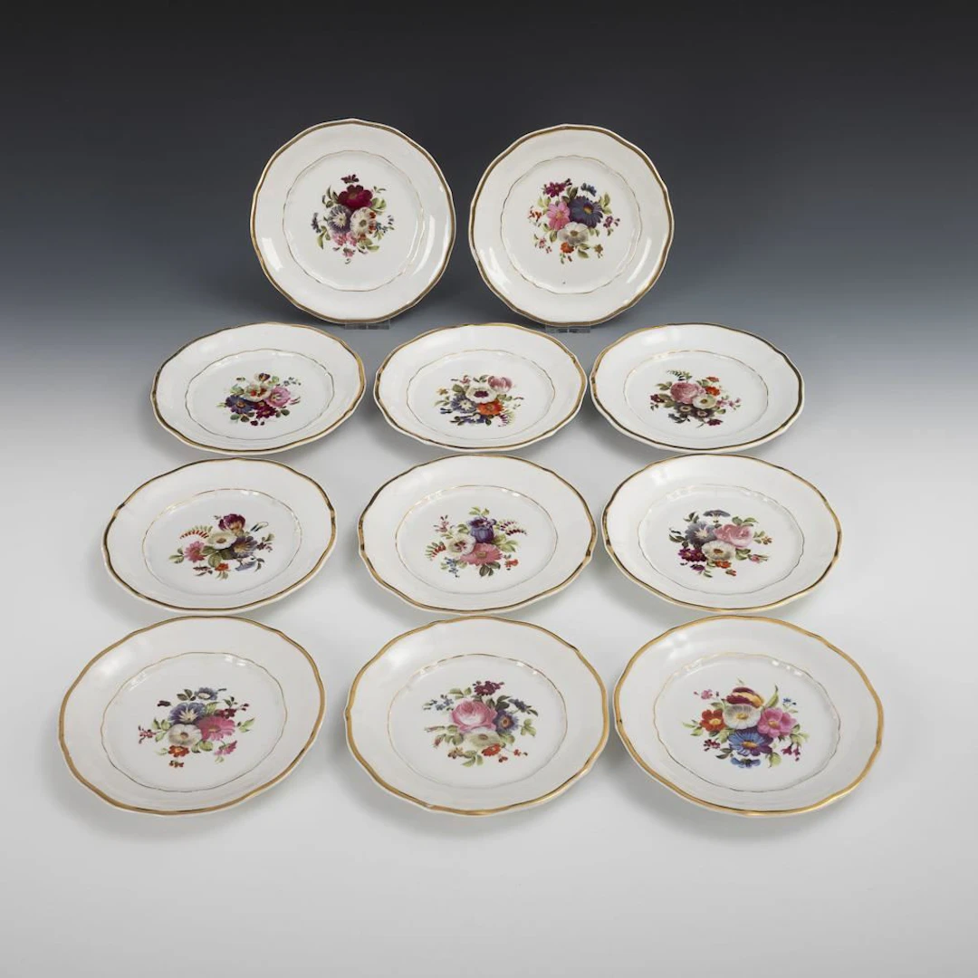 11 plates with floral designs. Schumann.