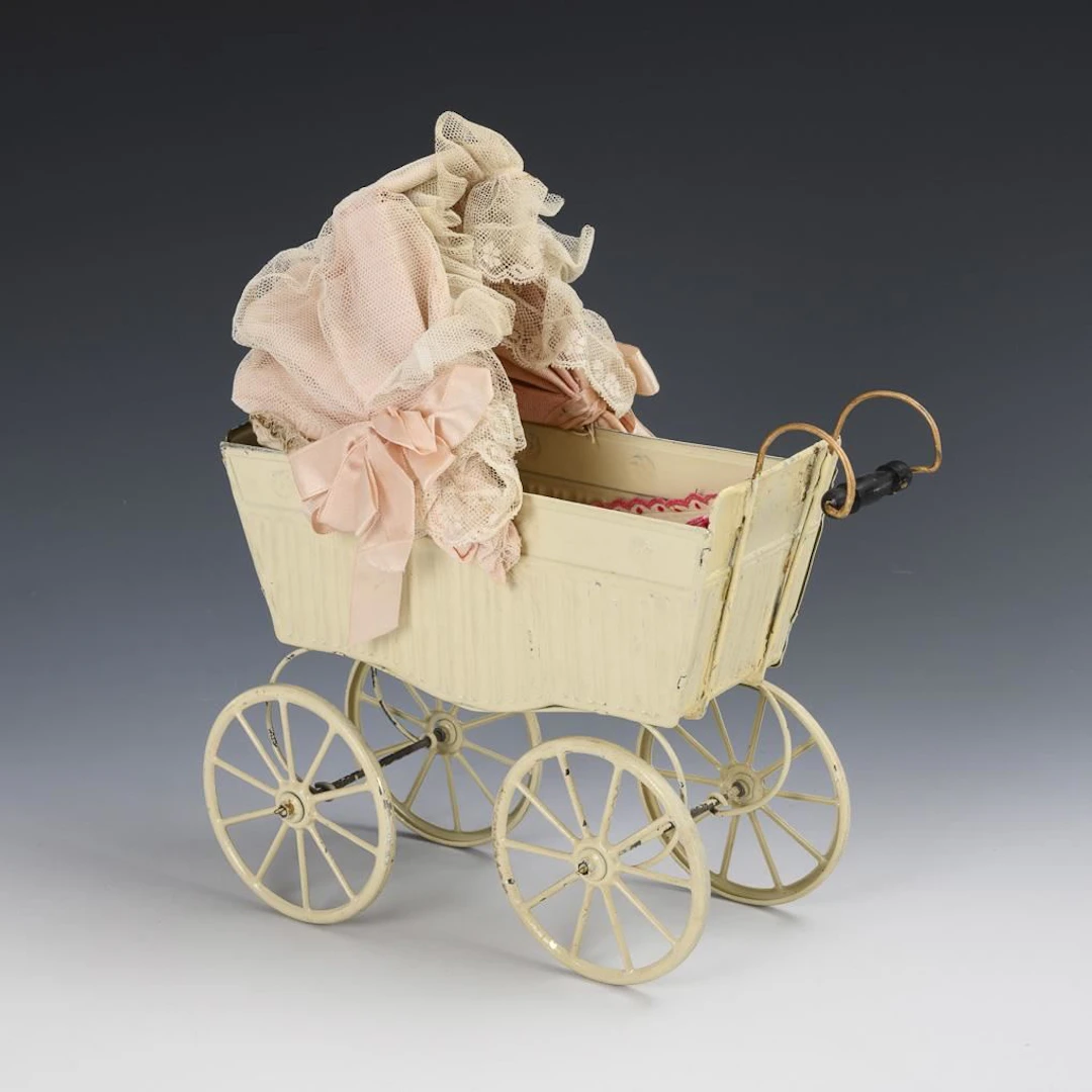 White doll carriage. Götz & Sohn.