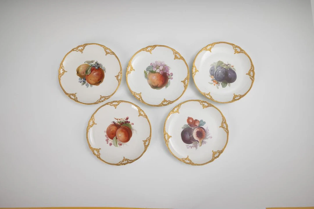 5 plates with fruit motifs. KPM Berlin.