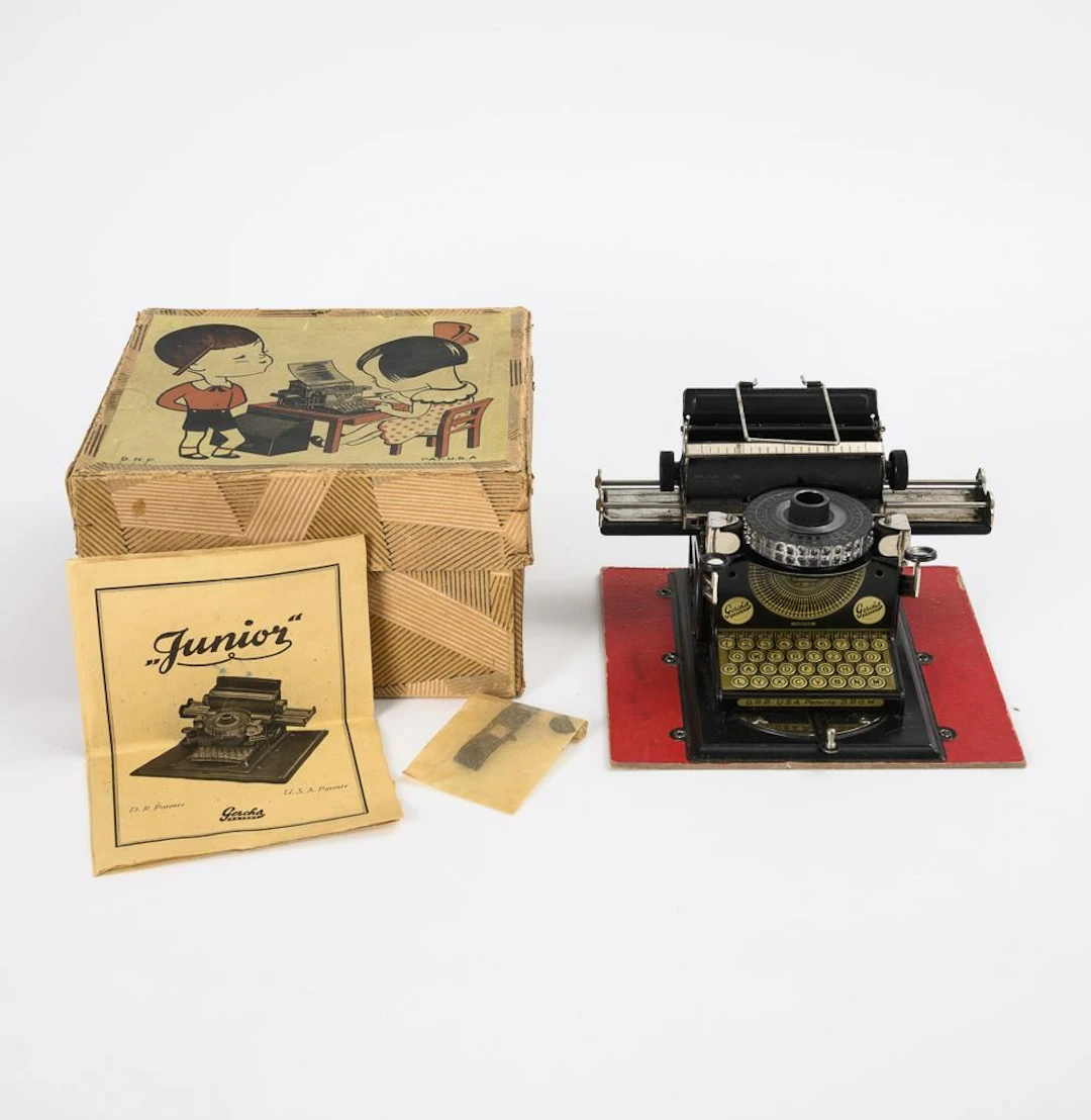 "Junior" children's typewriter. Gescha patent.