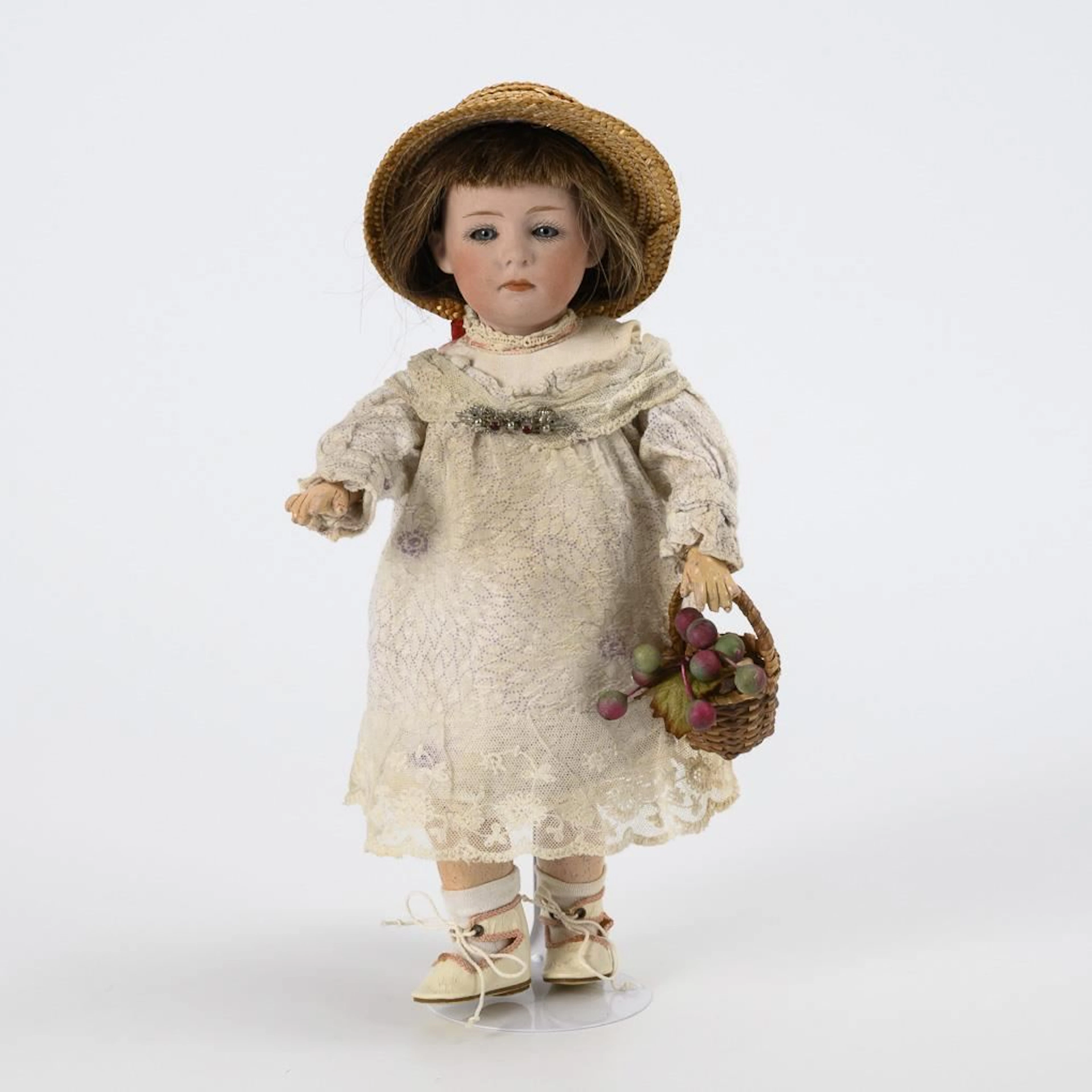Little character girl with a straw hat. Type Pouty.