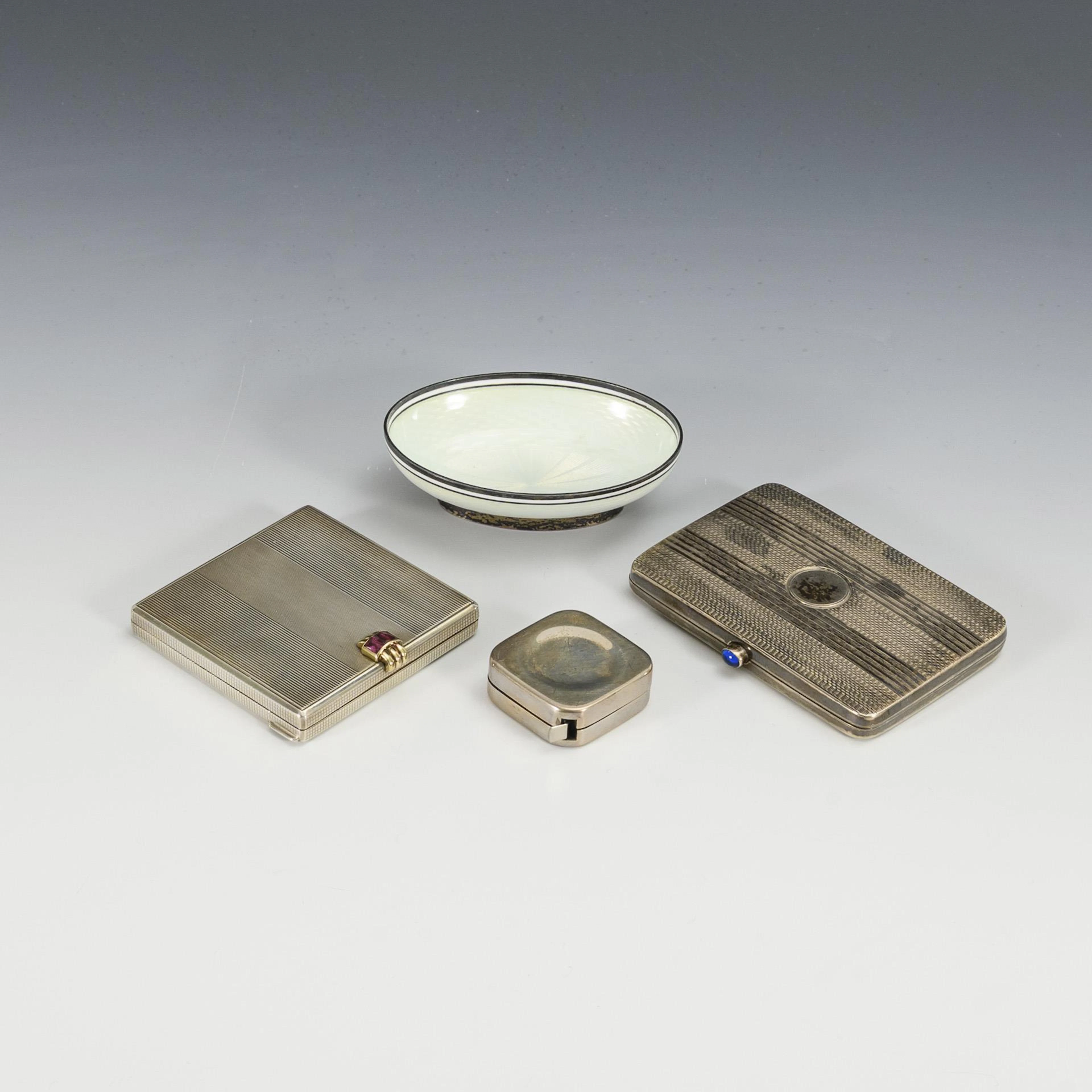 4 small parts silver.