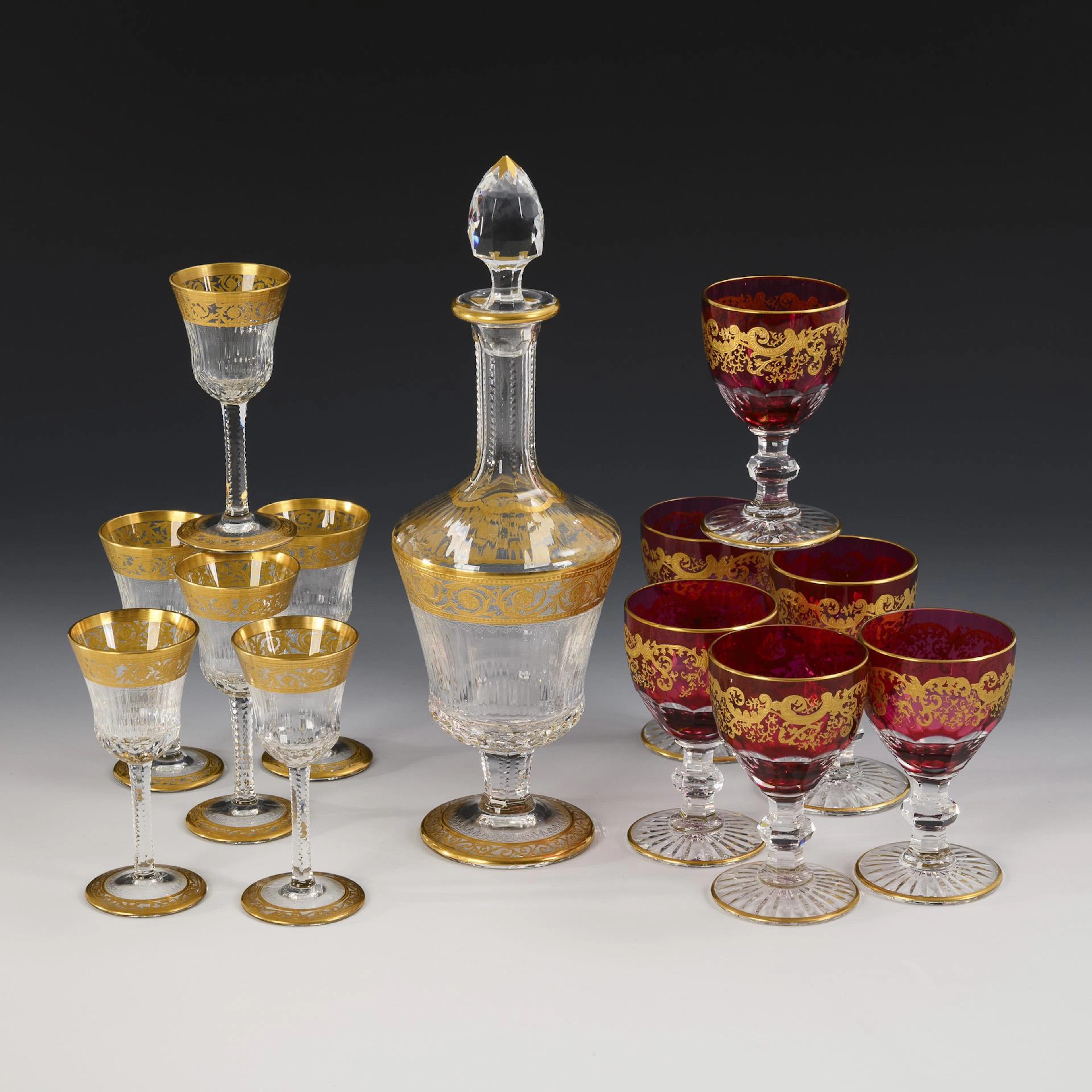 Carafe with 6 liqueur glasses and 6 goblets. St. Louis.