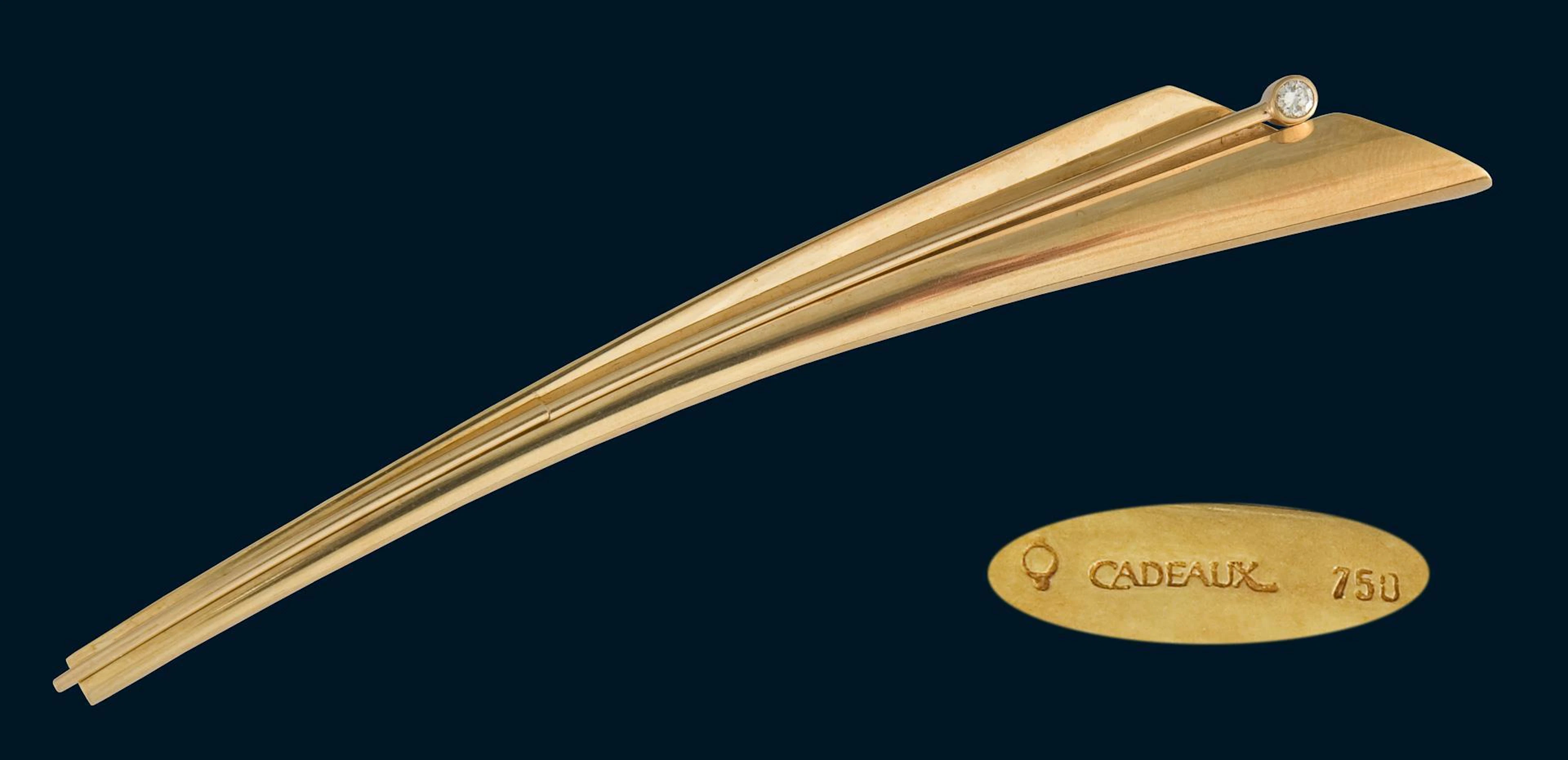 Large bar brooch with diamond. Cadeaux Jewellery.