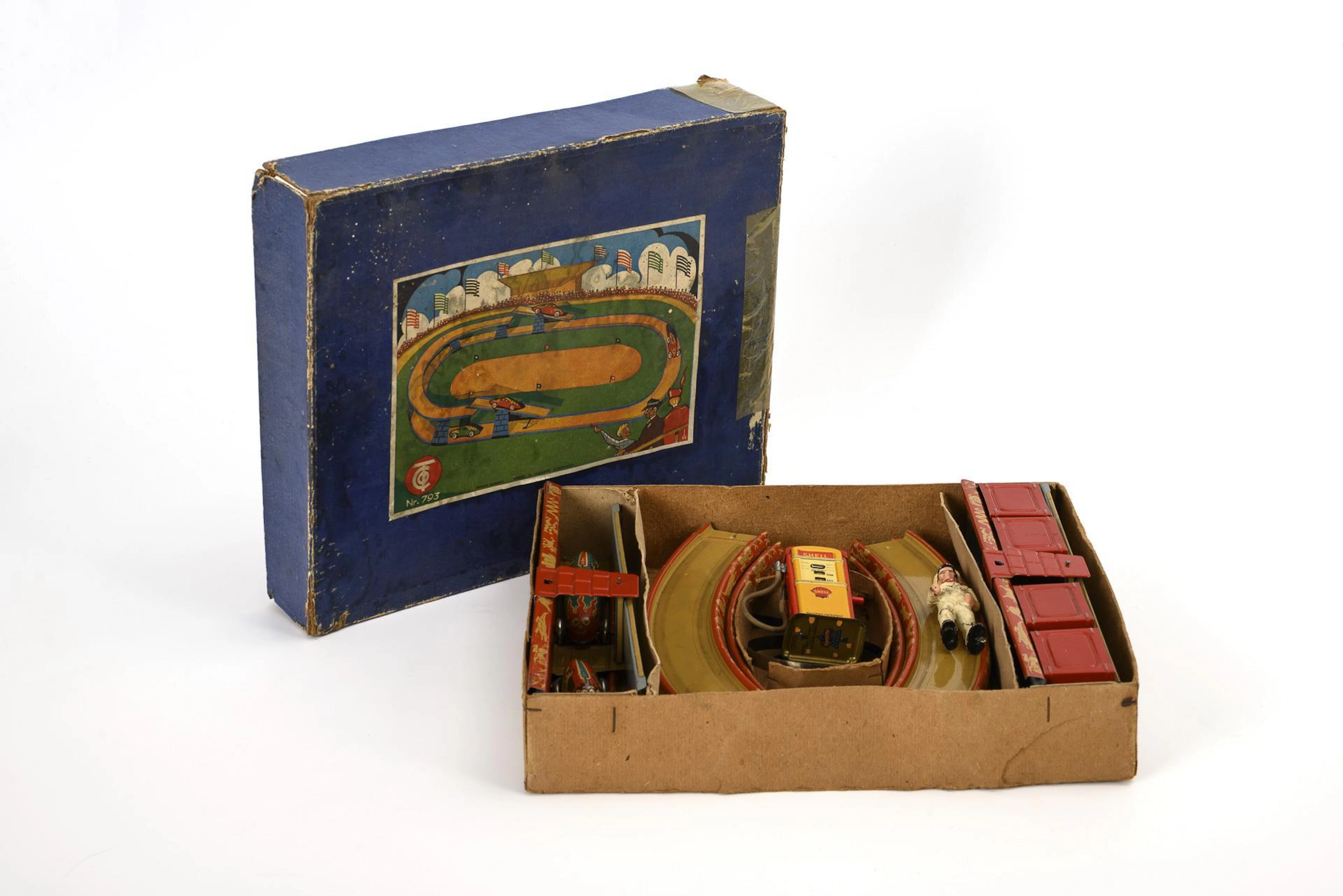 Sheet metal racetrack in original box. Tipp & Co.