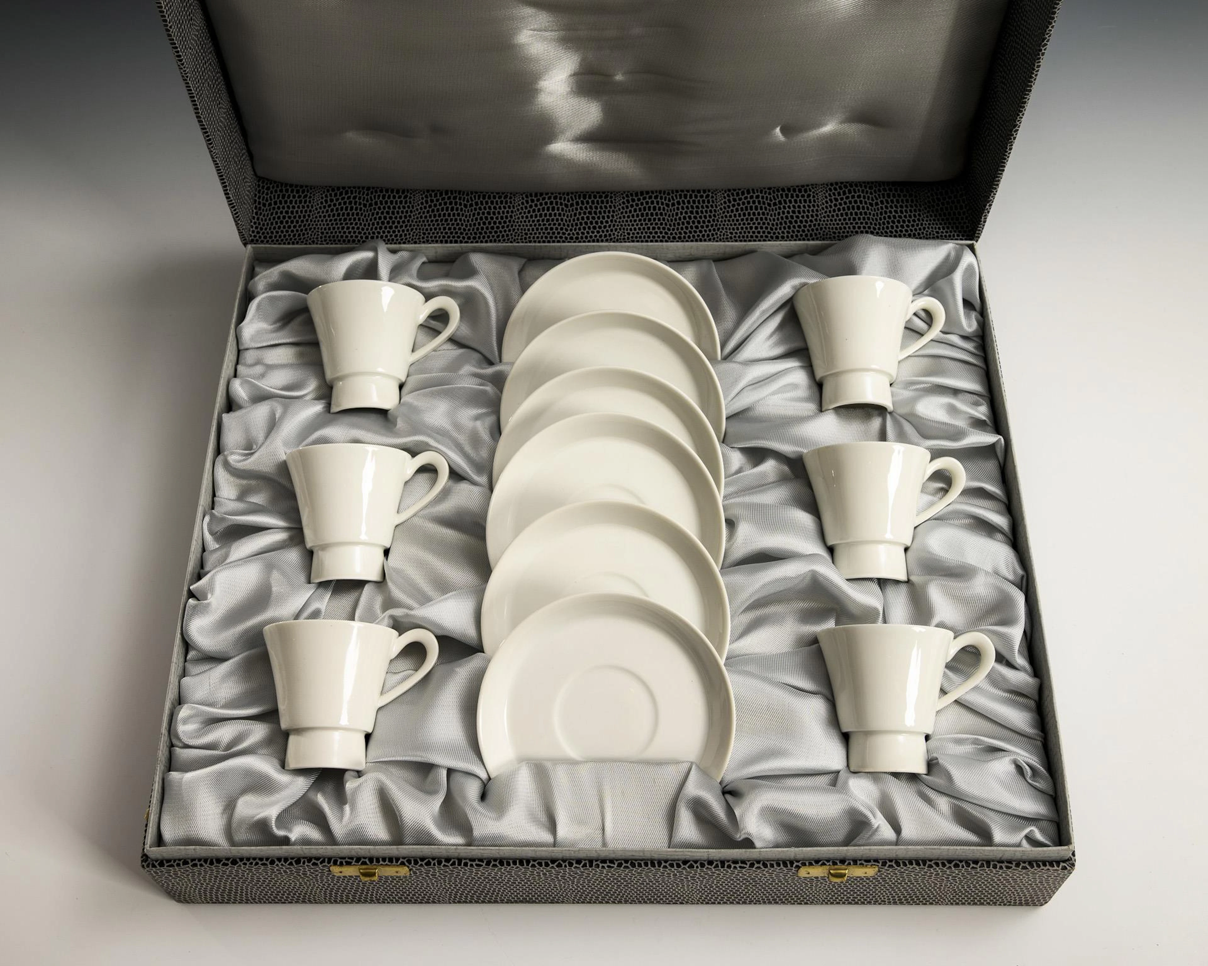 6 "Baghdad" demitasse cups in original box. KPM Berlin.