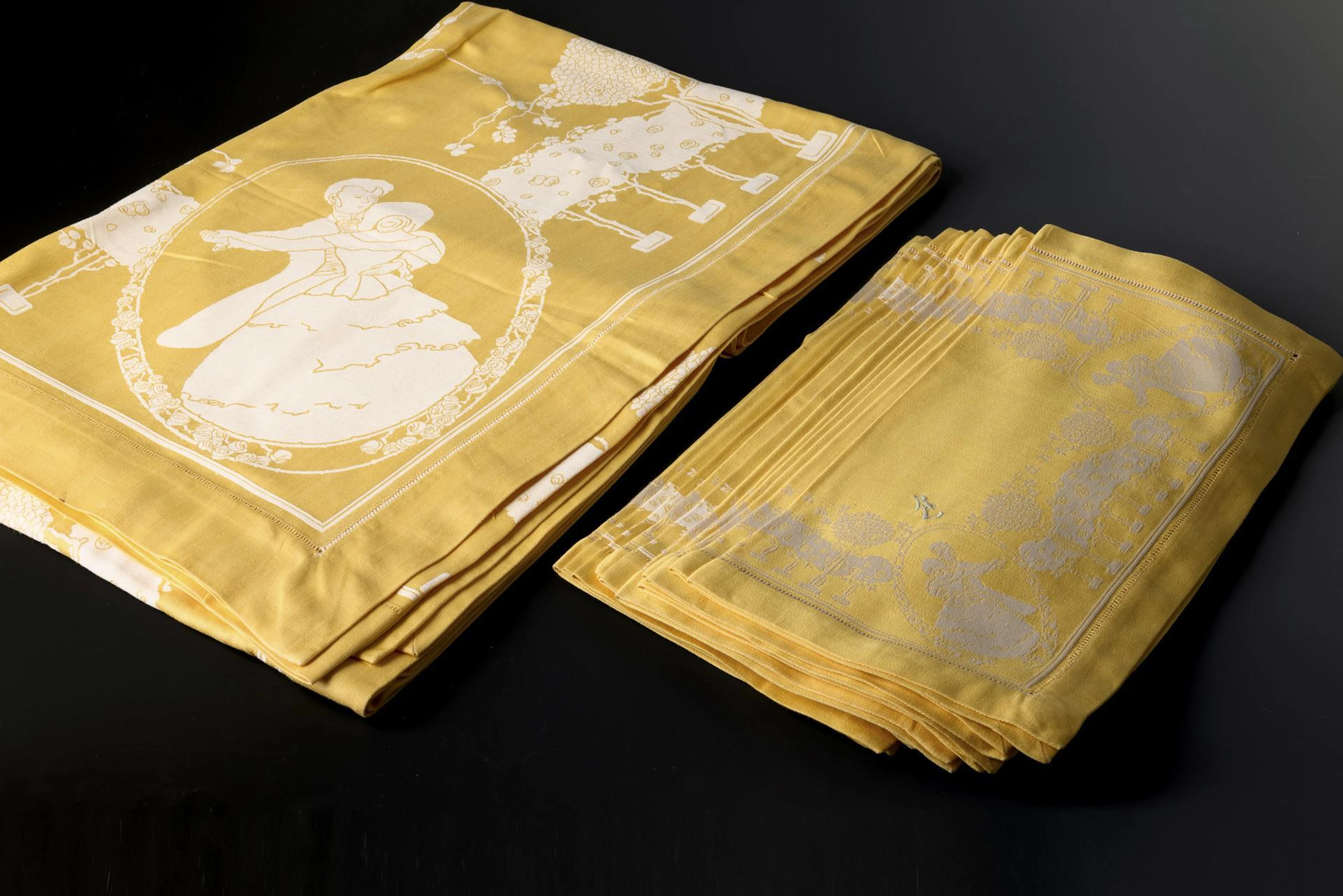 Yellow Art Nouveau tablecloth with 12 napkins.