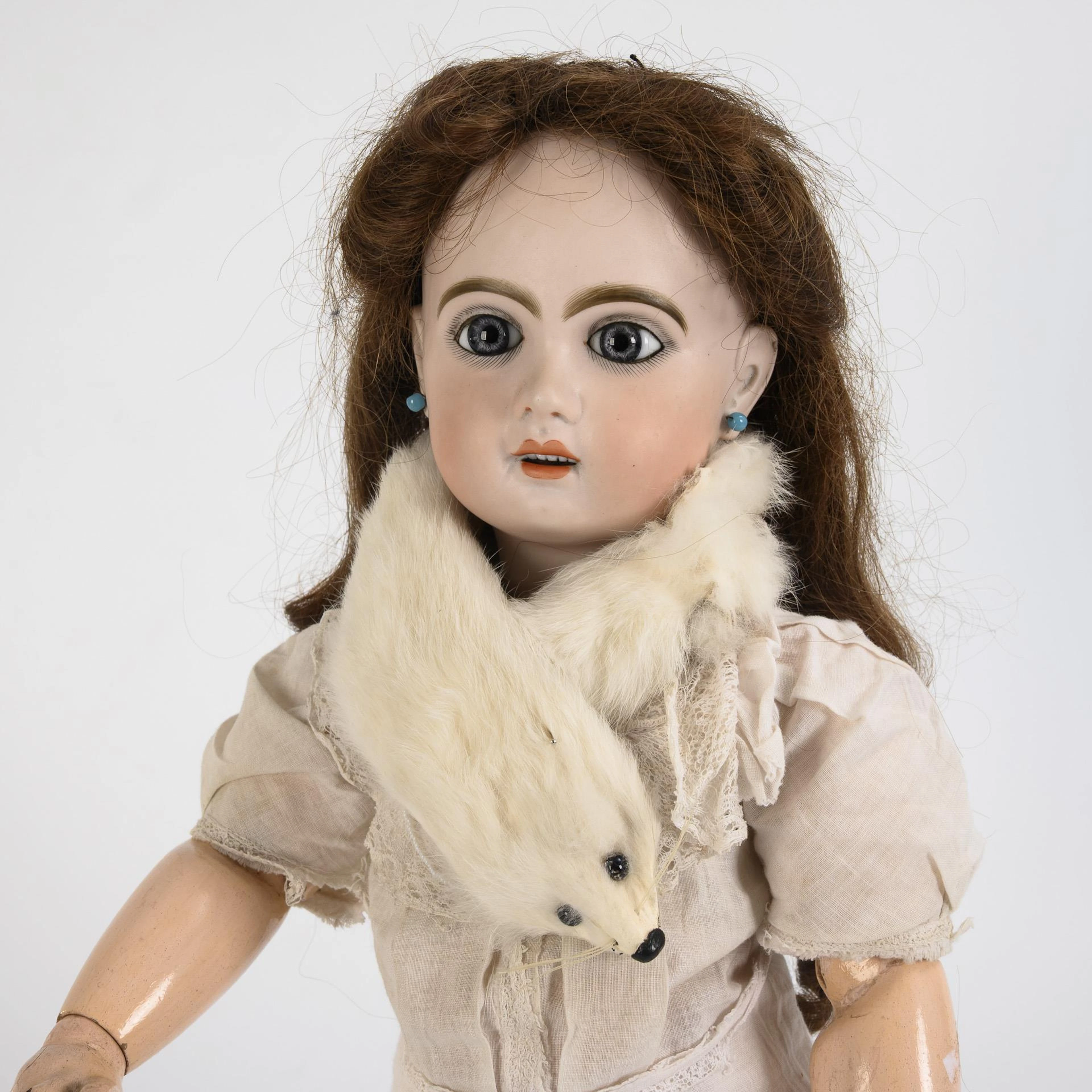 French woman with white fur necklace. Jumeau.
