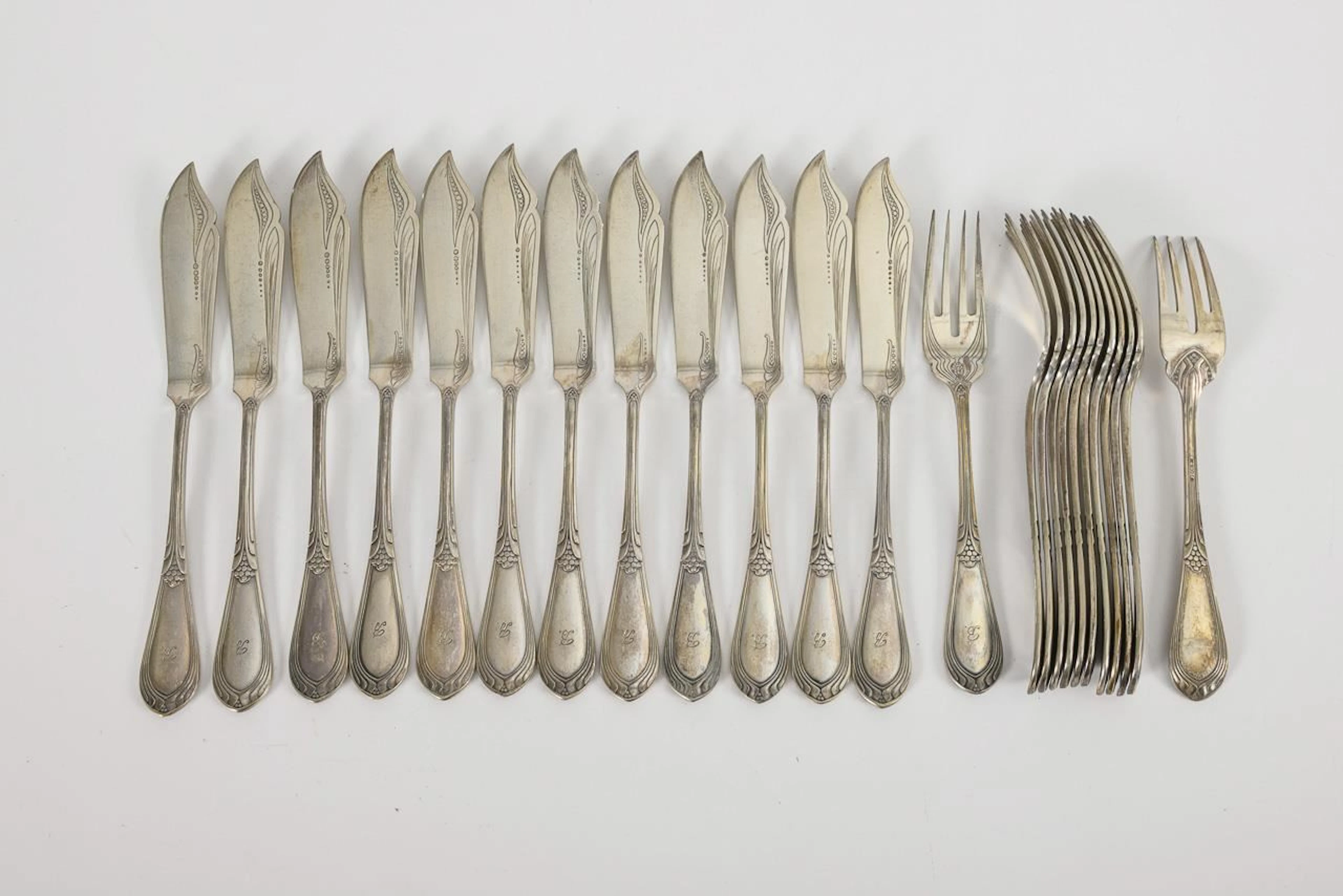 Art Nouveau fish cutlery set for 12 people. Wilkens & Söhne, Bremen.