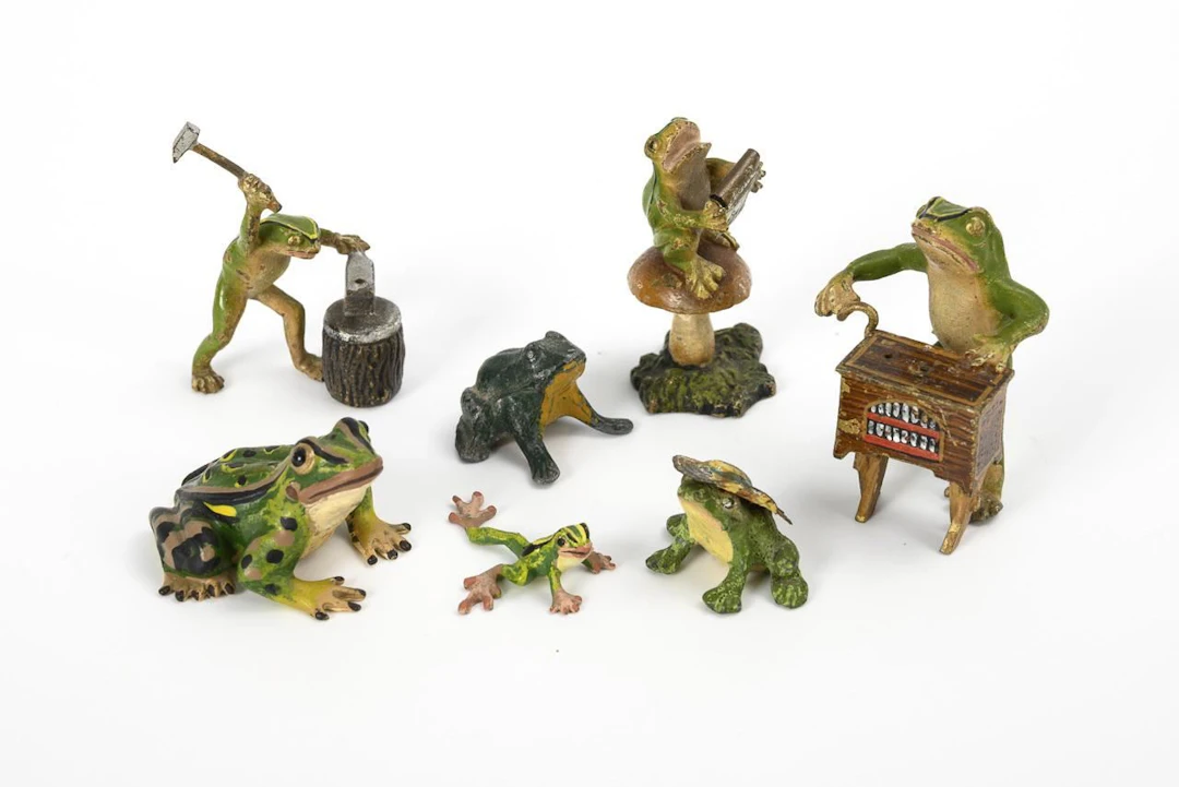 7 frogs: Viennese bronze (?) and in the style of Viennese bronze
