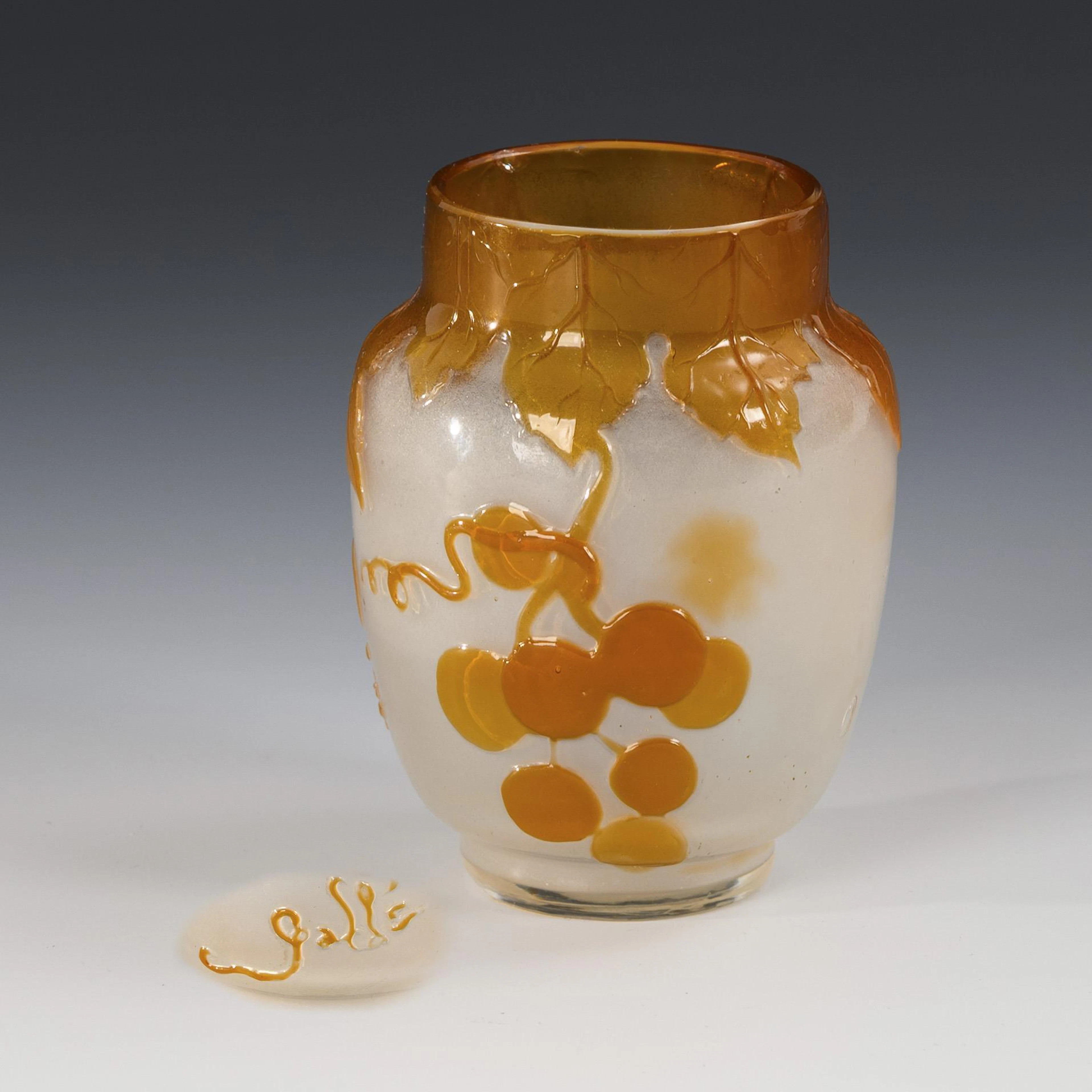 Small vase with wild wine decoration. Gallé.