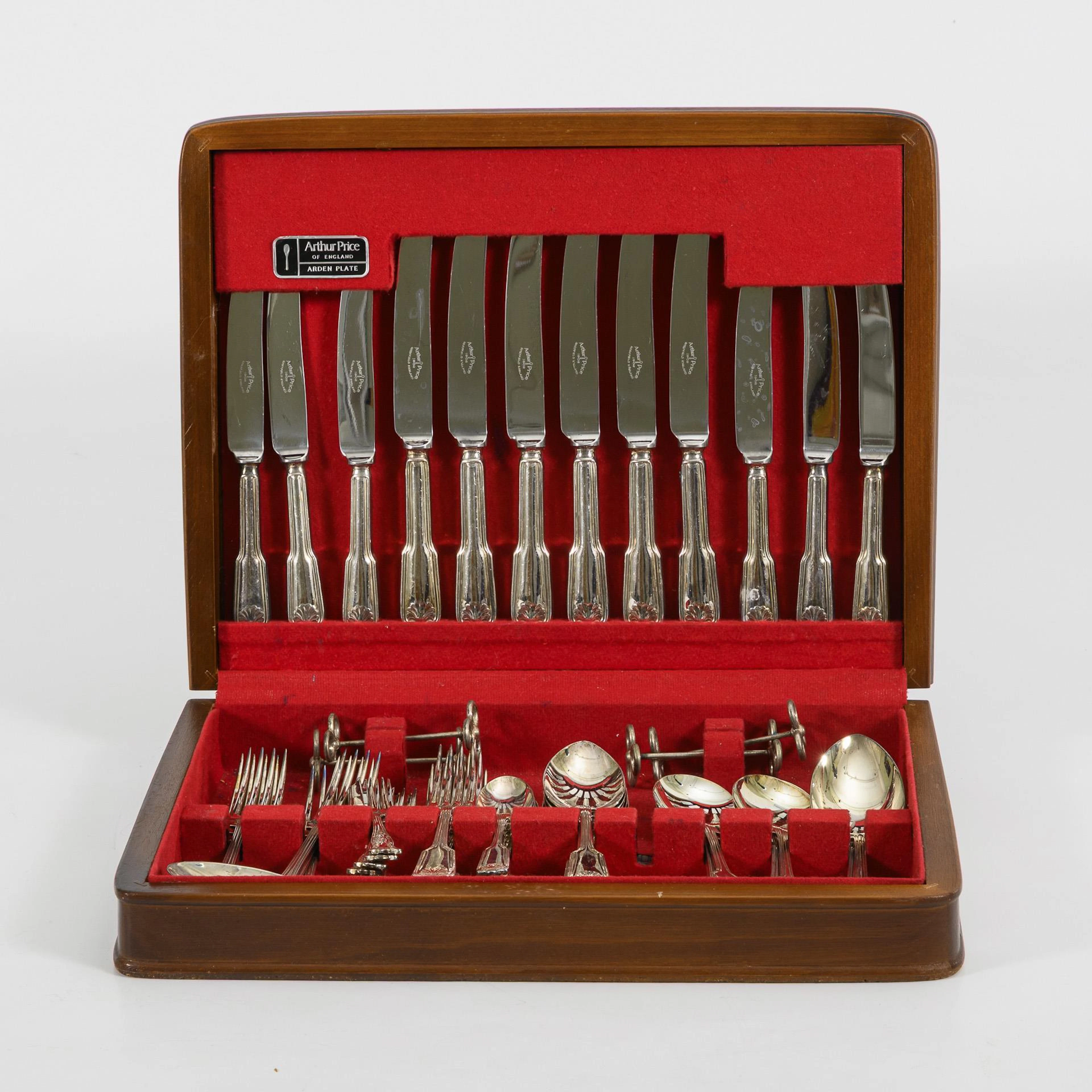 English cutlery for 6 persons, in wooden box.