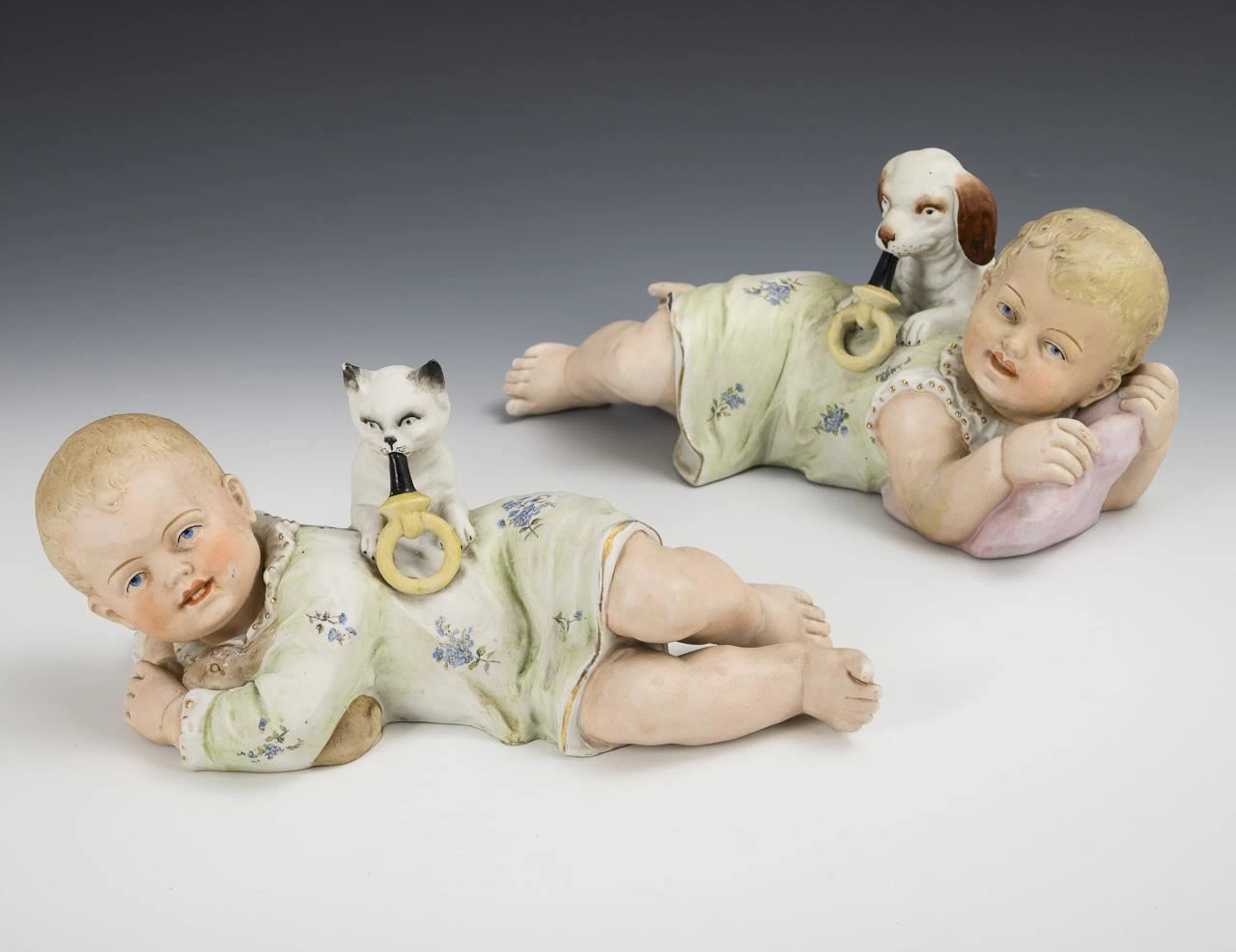Pair of rare "Pianokinder" figurines.