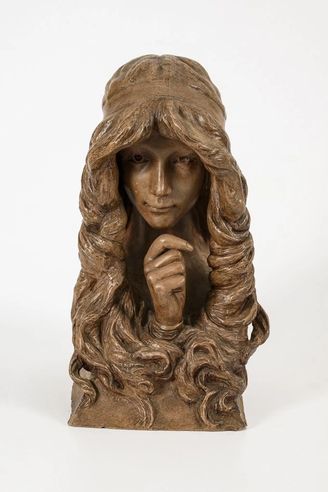 "Le Secret" figurine. Vienna-based manufacturer Friedrich Goldscheider.