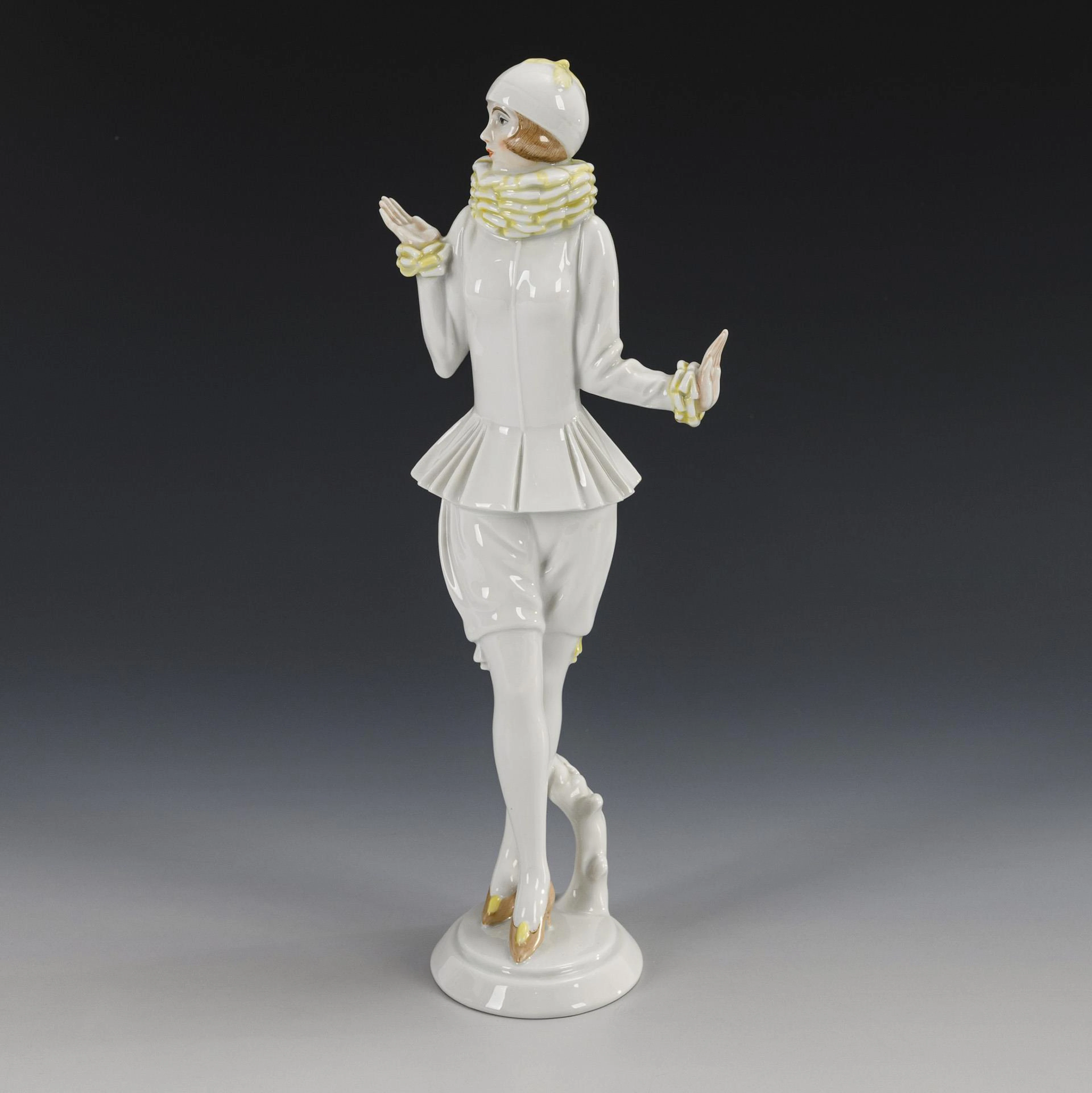 "Yvonne (Revuegirl)". Rosenthal.