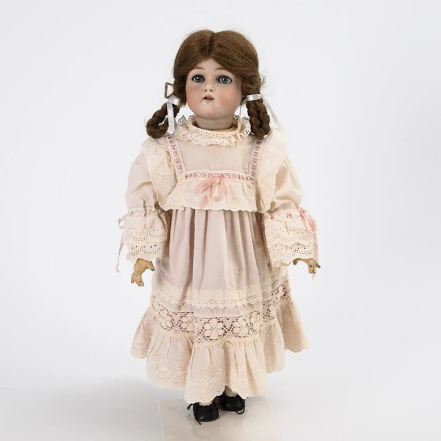 Doll in a pink dress. Kämmer & Reinhardt.