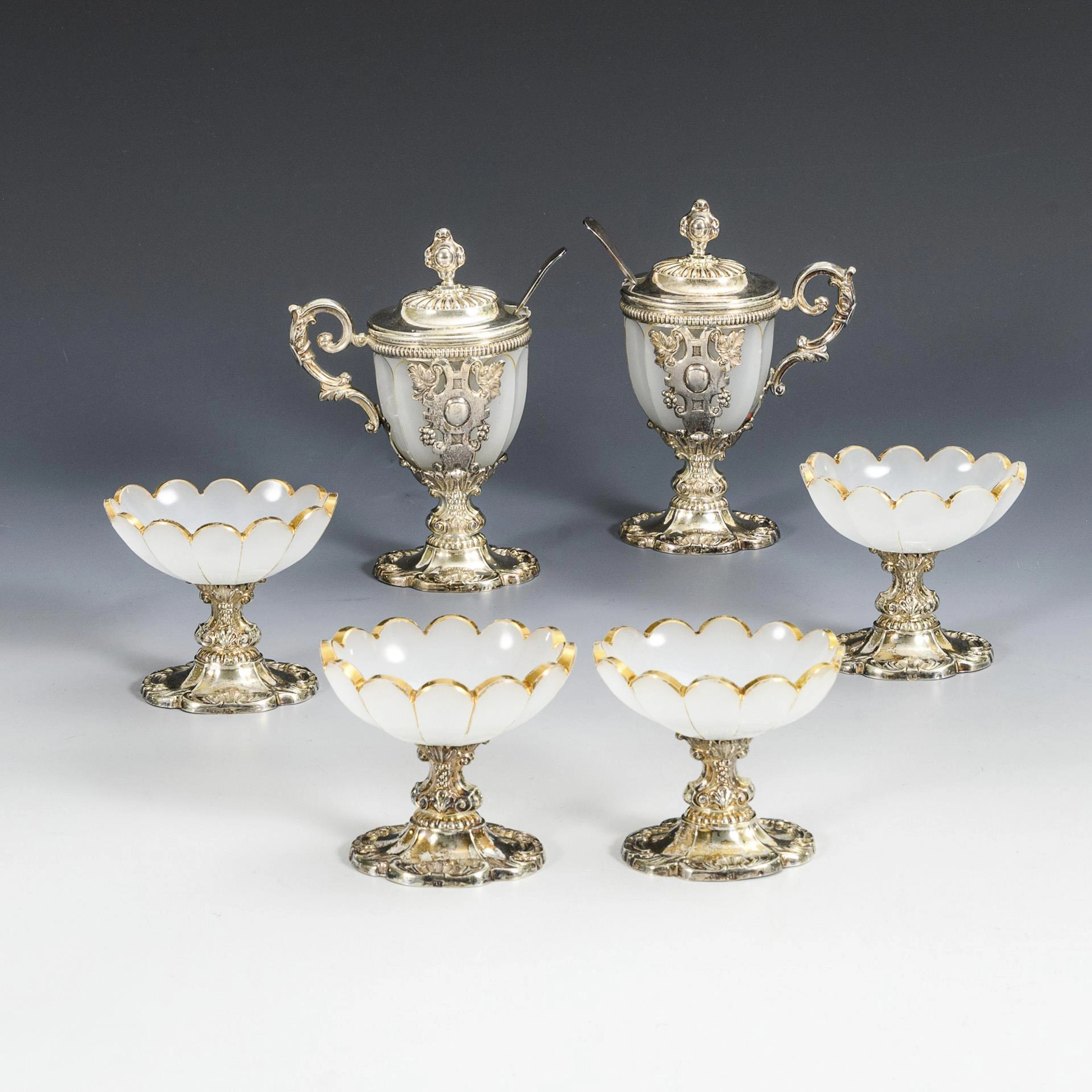 Elegant set with 2 spice jars and 4 salt cellars.
