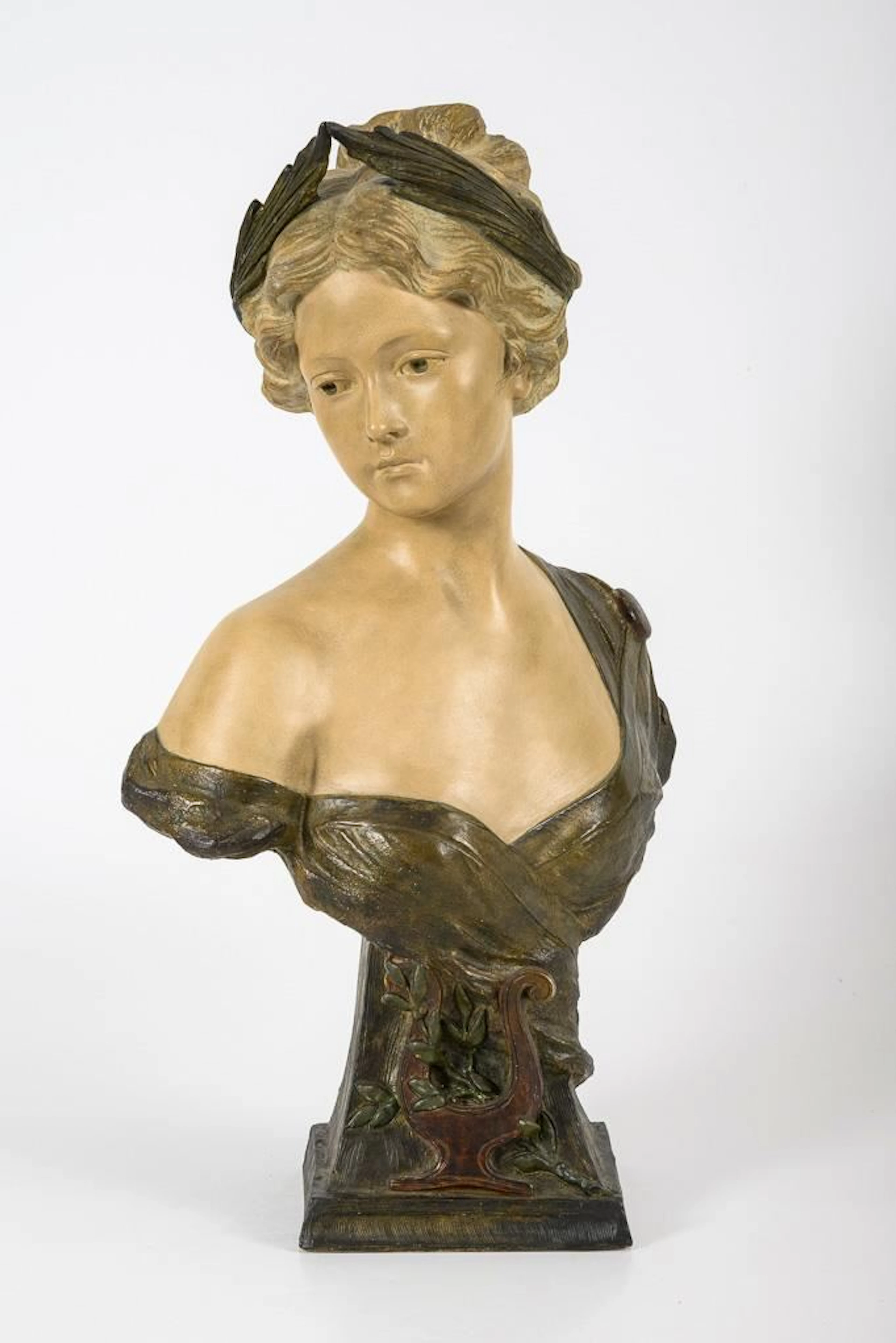 Art Nouveau bust: Allegory of Art and Poetry.