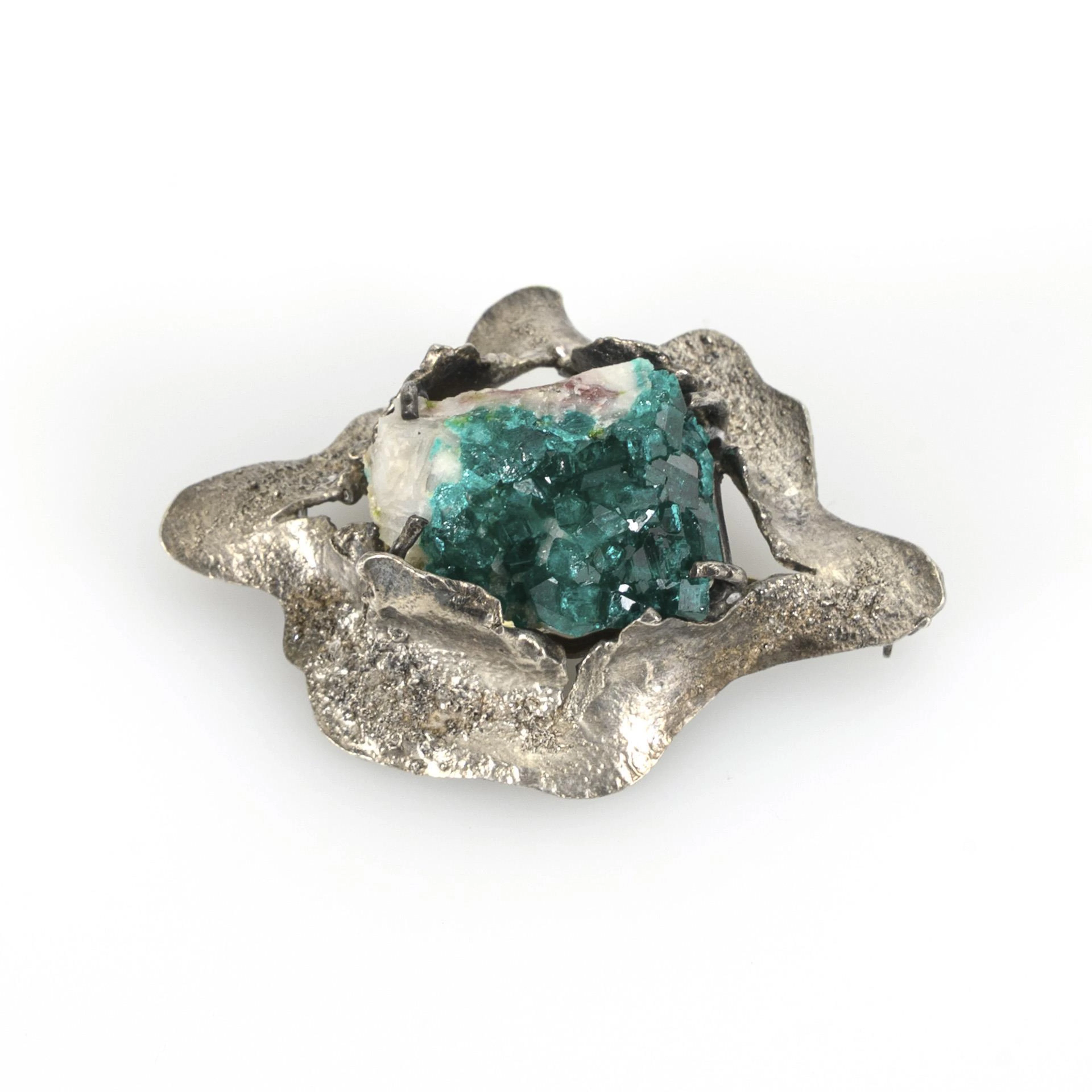 Unusual pendant brooch with druse.
