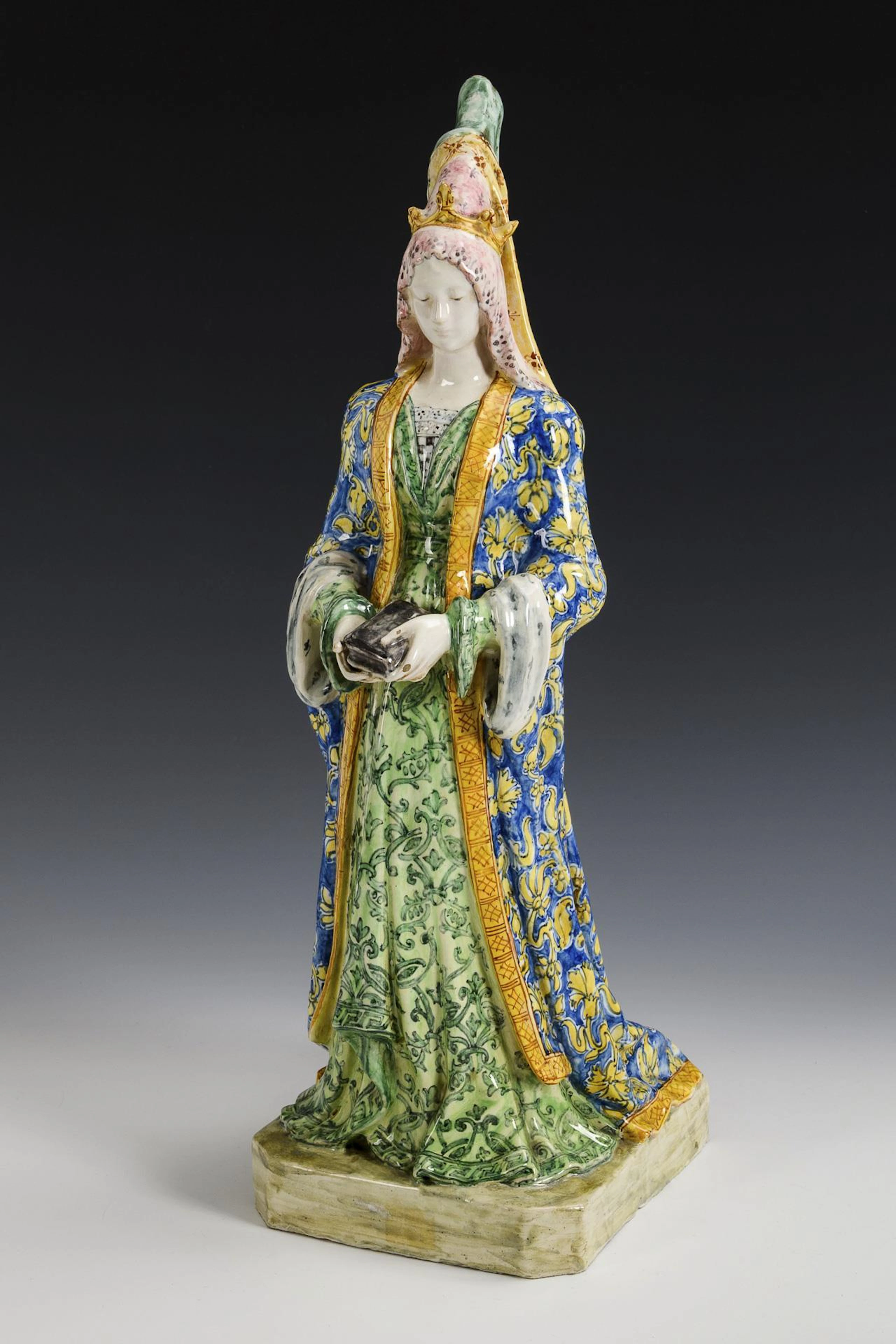 Standing historicism figure "Lady with Hennin".