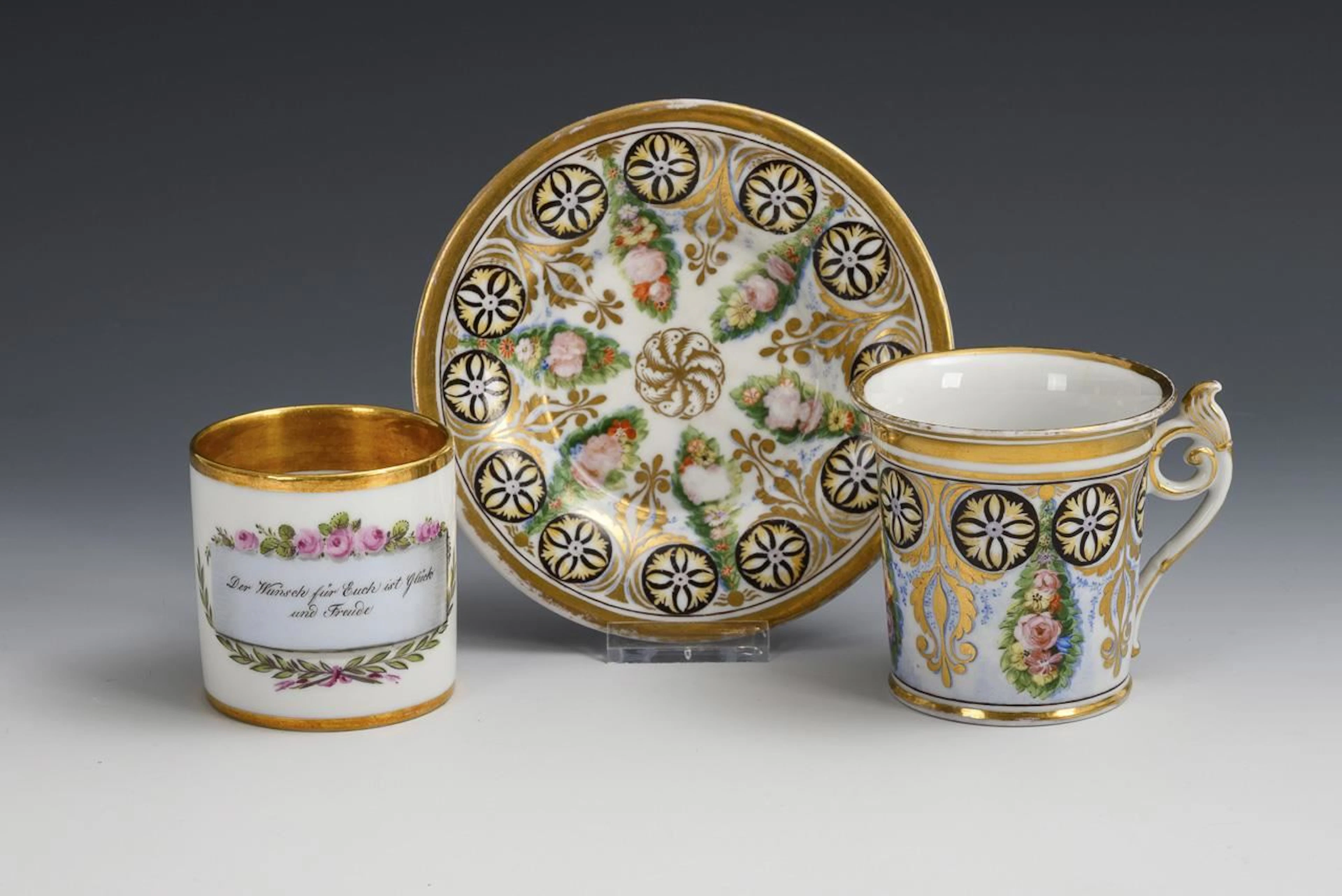 2 display cups.