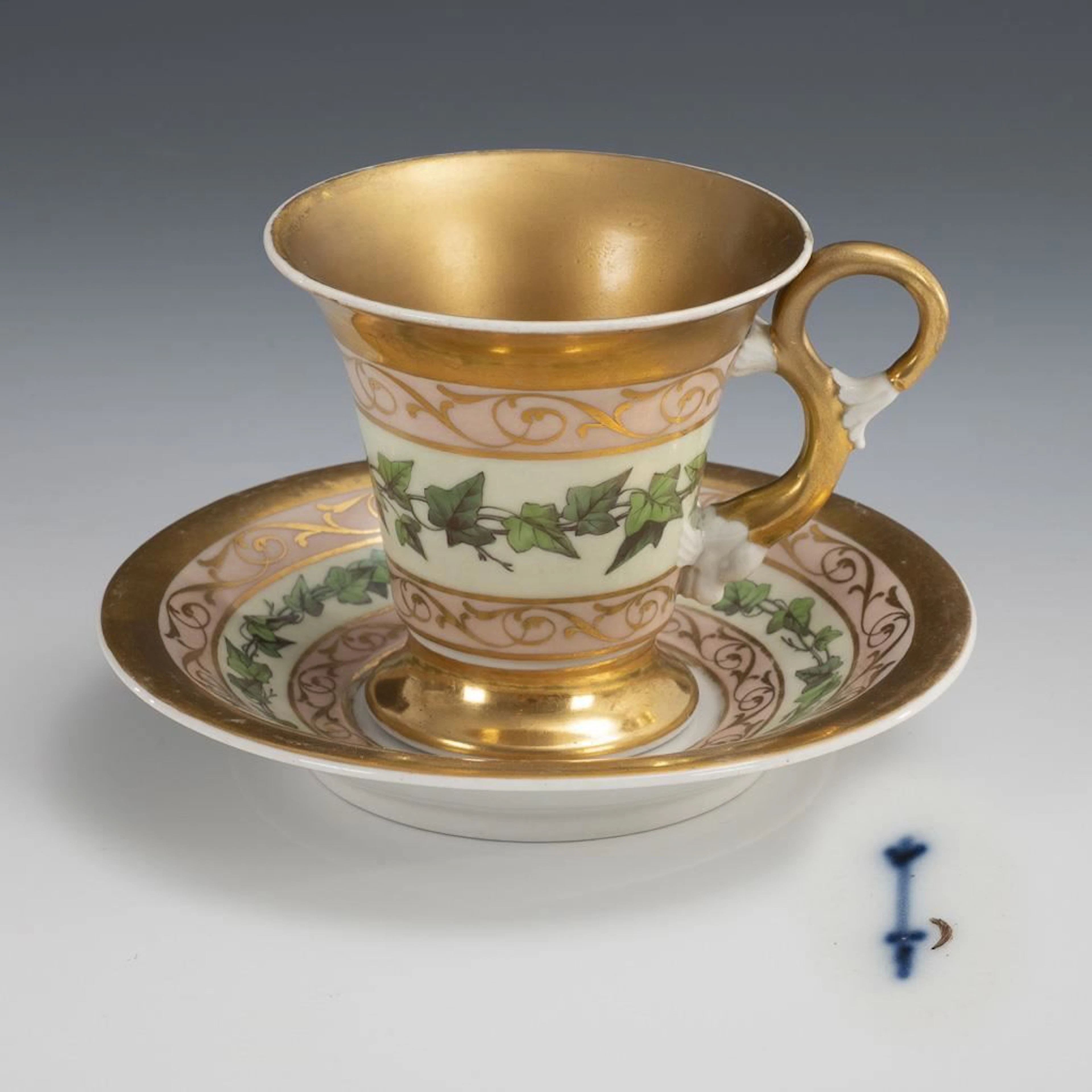 Display cup with vine leaves. KPM Berlin.