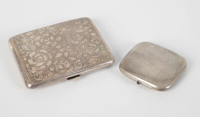 2 small silver cases.